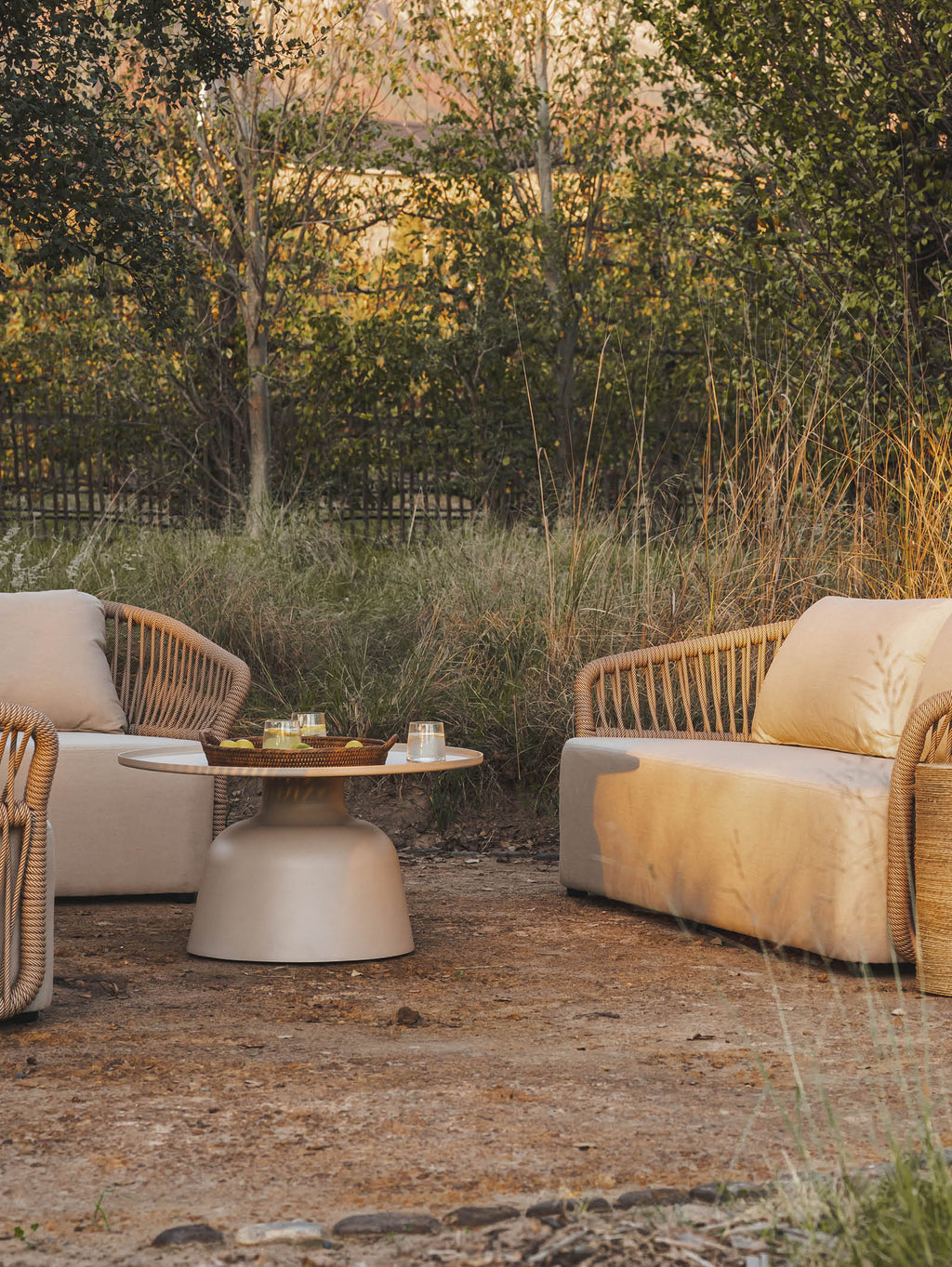 Table basse contemporaine en aluminium résistante aux intempéries pour patio