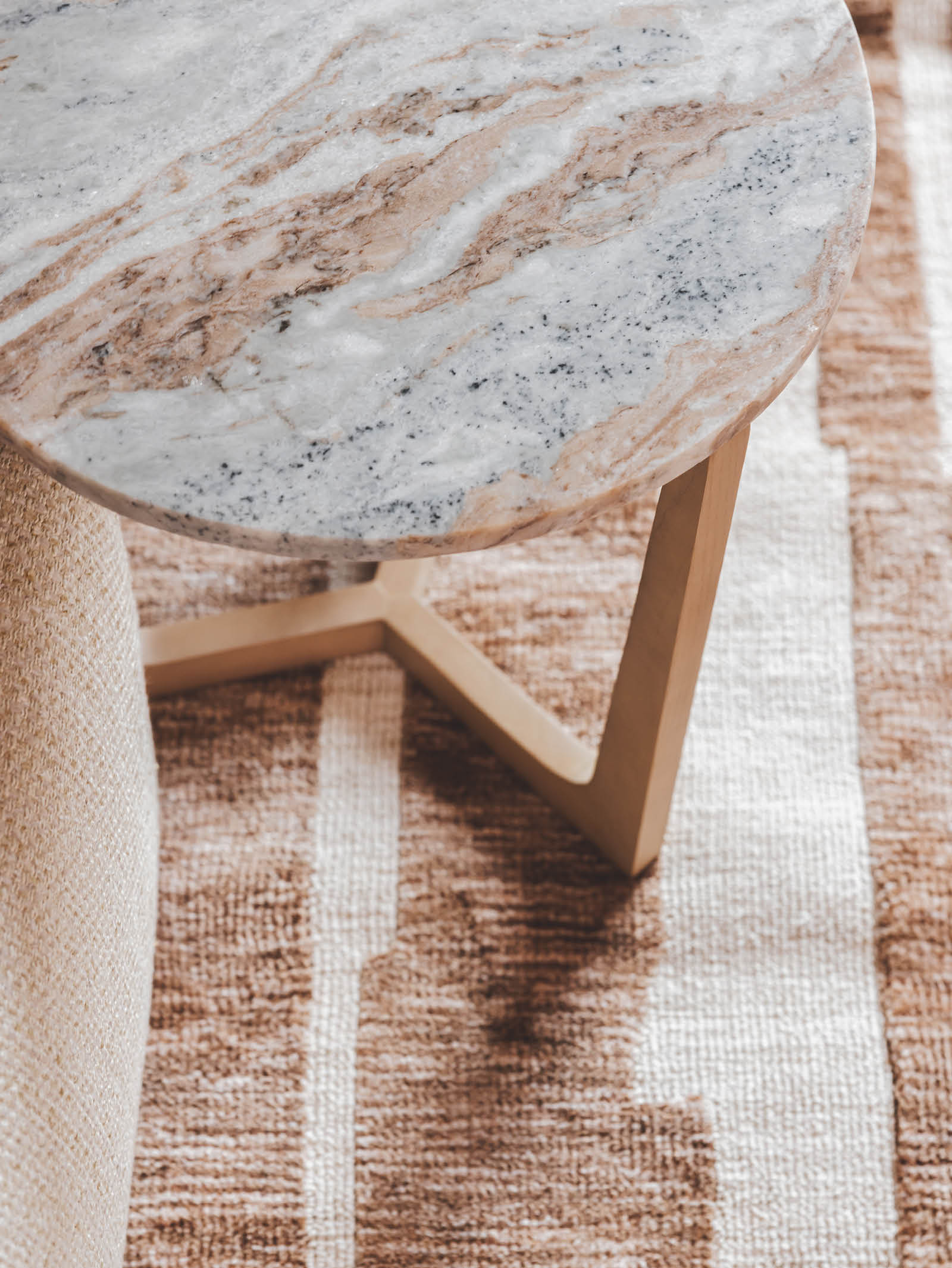 Table basse en chêne massif pour salon