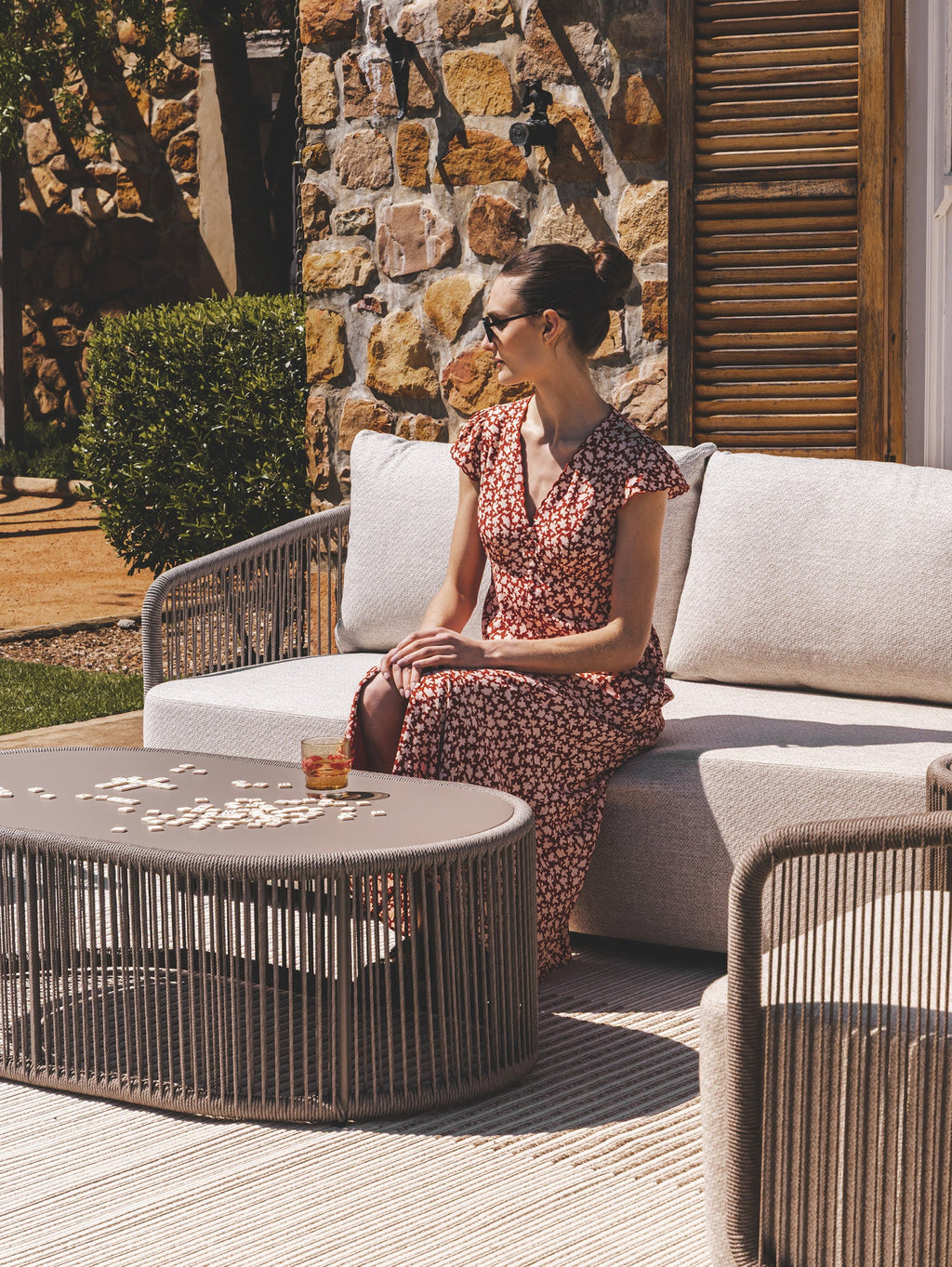 Table basse contemporaine en aluminium pour terrasse