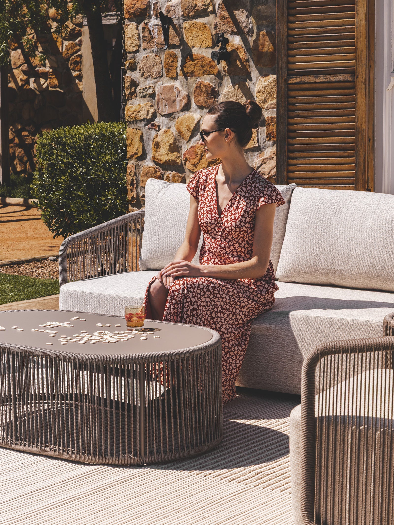 Table basse contemporaine en aluminium pour terrasse