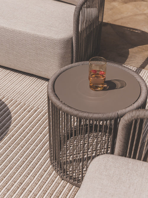 Table de patio contemporaine en aluminium