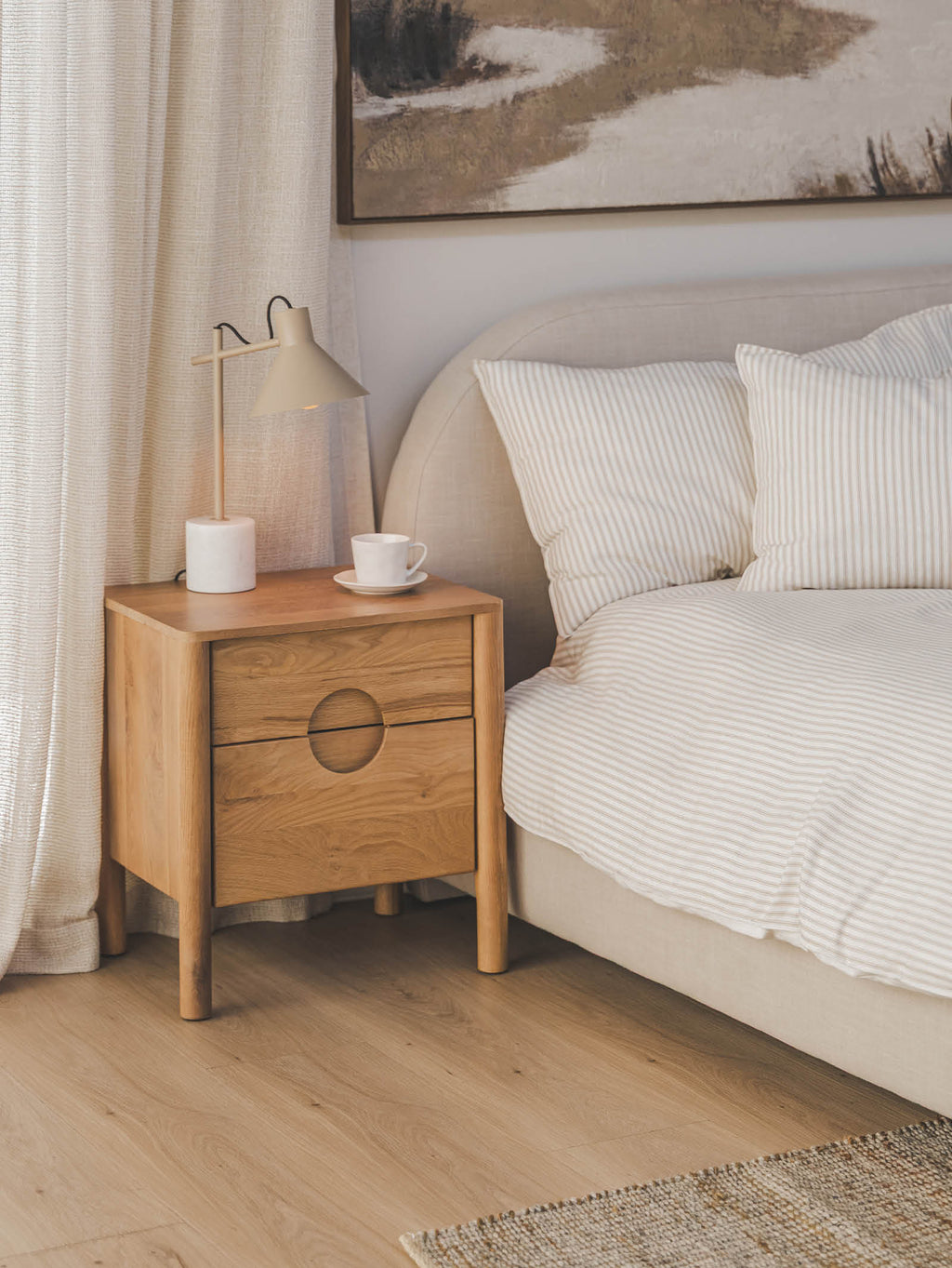 Table de chevet en chêne massif de style Mid-Century pour chambre à coucher