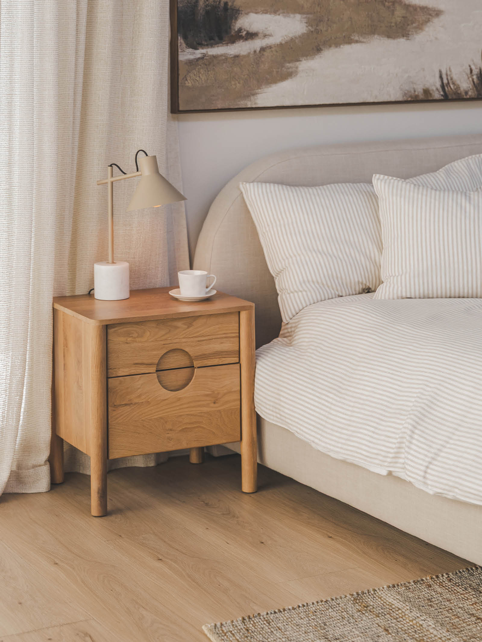 Table de chevet en chêne massif de style Mid-Century pour chambre à coucher