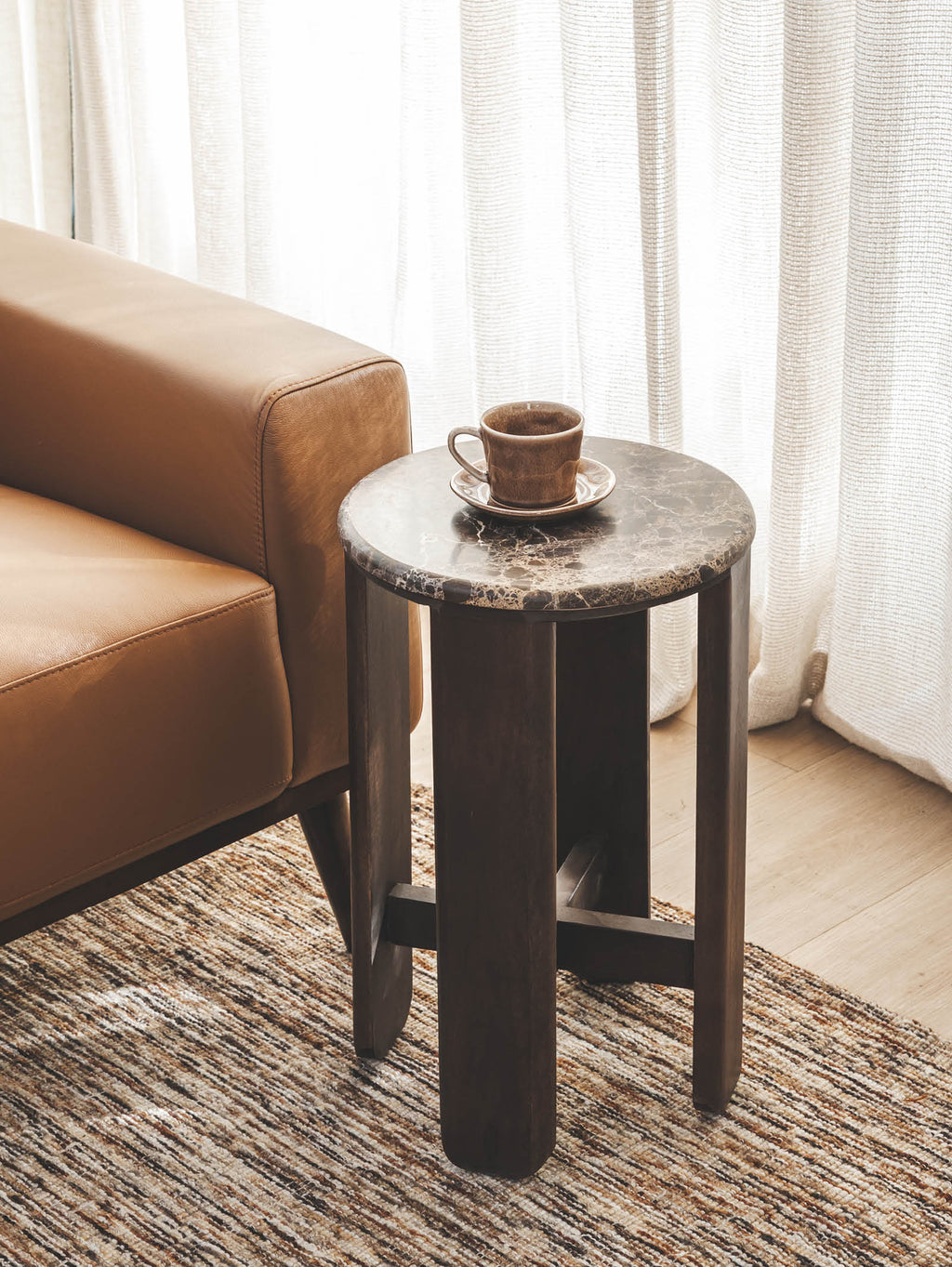 Table d'appoint en marbre contemporaine pour salon