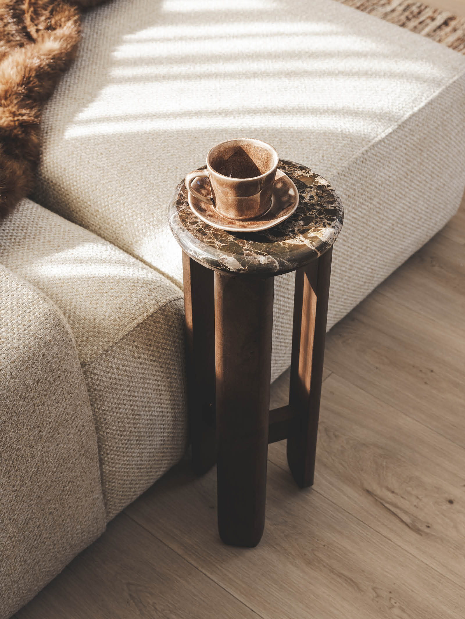 Table d'appoint en marbre contemporaine pour salon