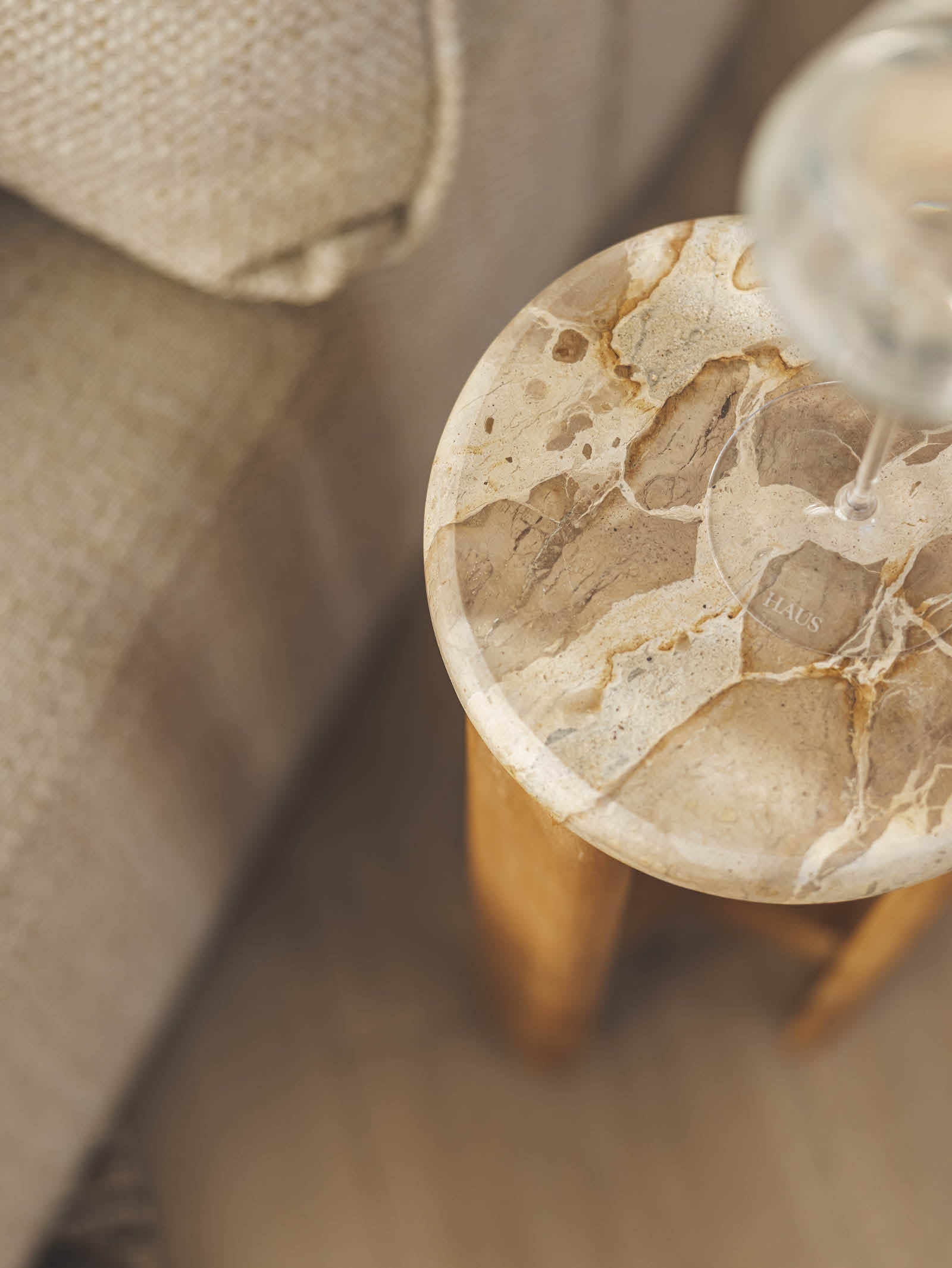 Table d'appoint en marbre contemporaine pour salon