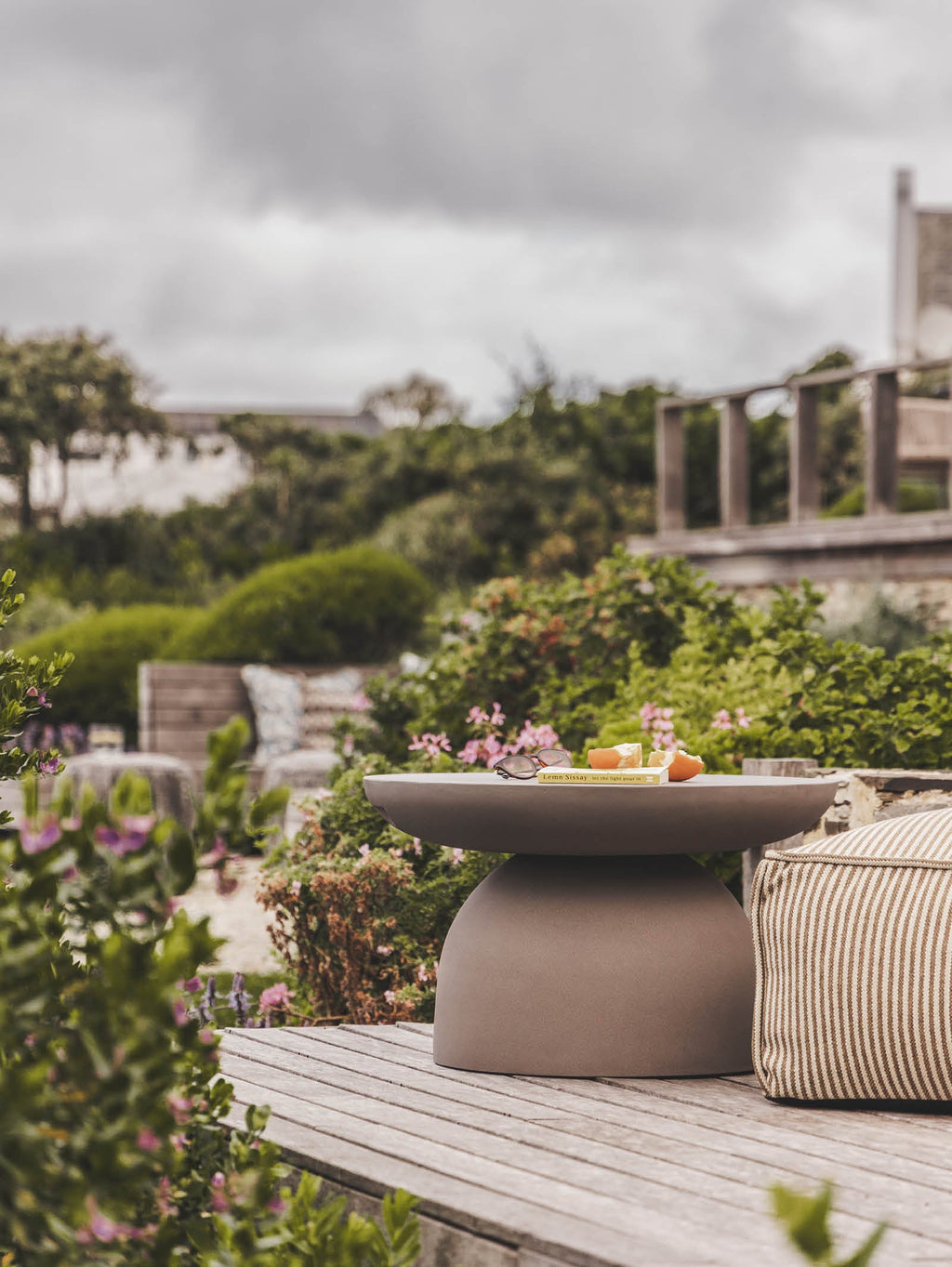 Table basse moderne pour terrasse