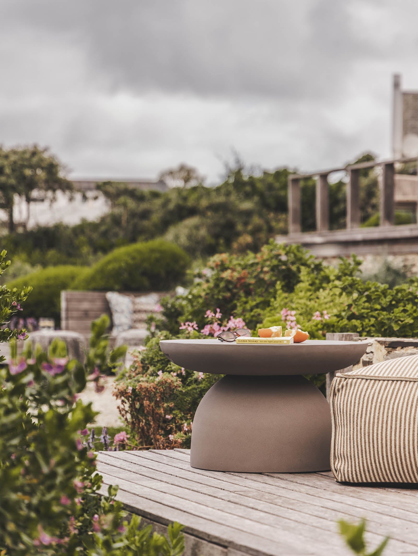 Table basse moderne pour terrasse