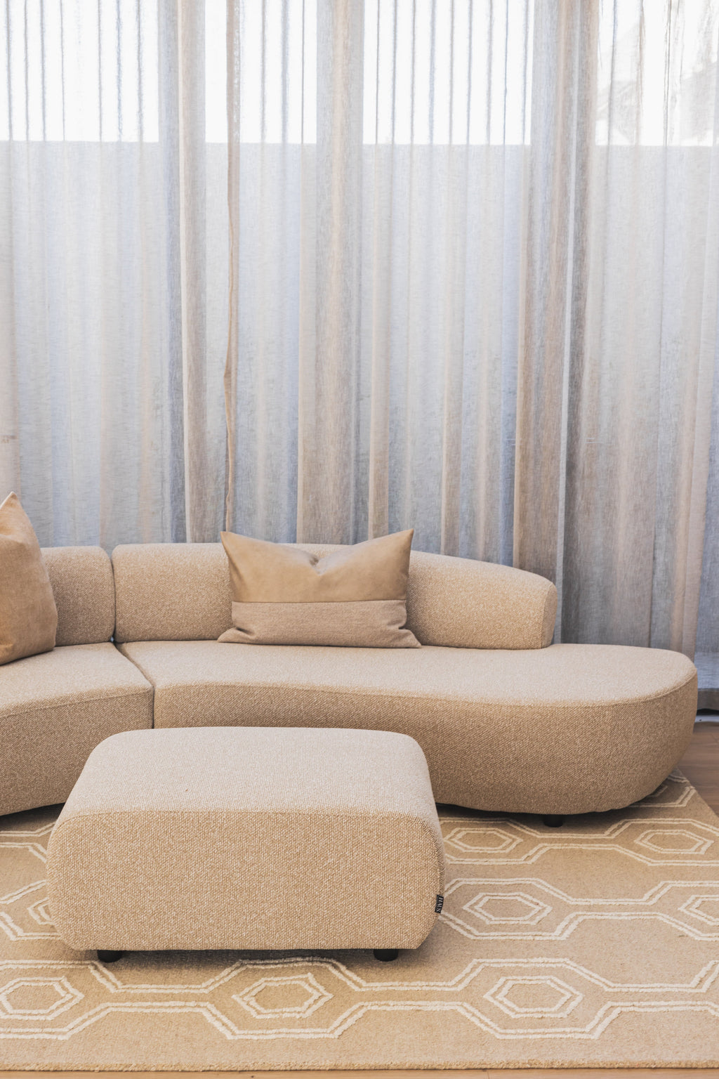 Pouf de salon en tissu moderne