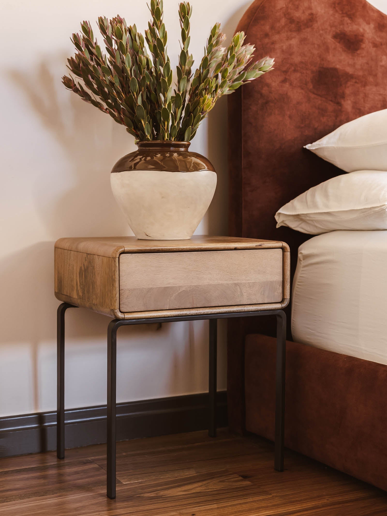 Table de chevet industrielle en bois pour chambre à coucher
