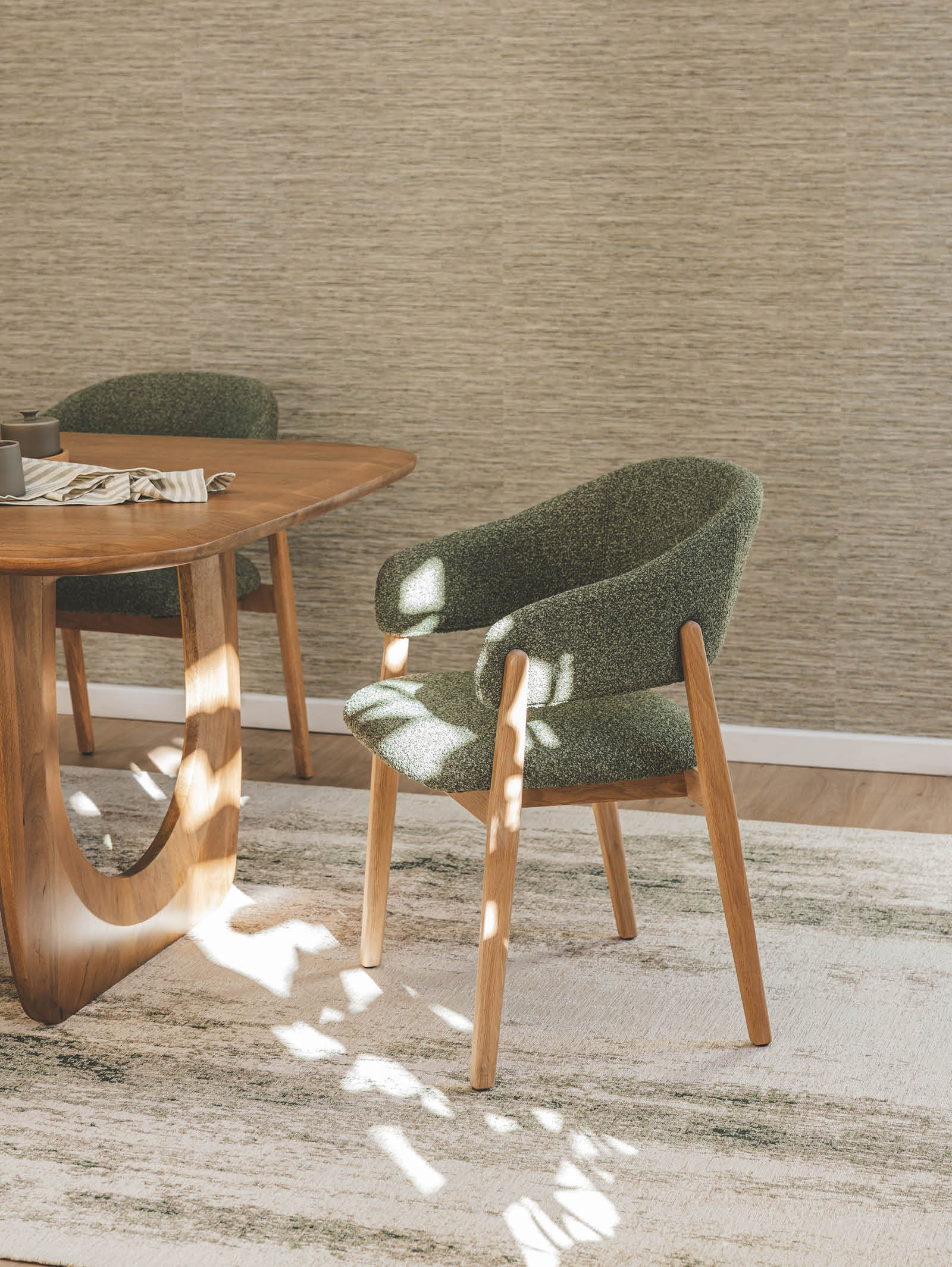 Chaise de salle à manger moderne en chêne massif