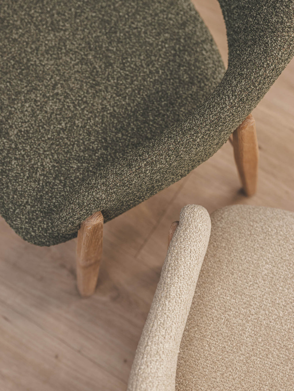 Chaise de salle à manger moderne en chêne massif