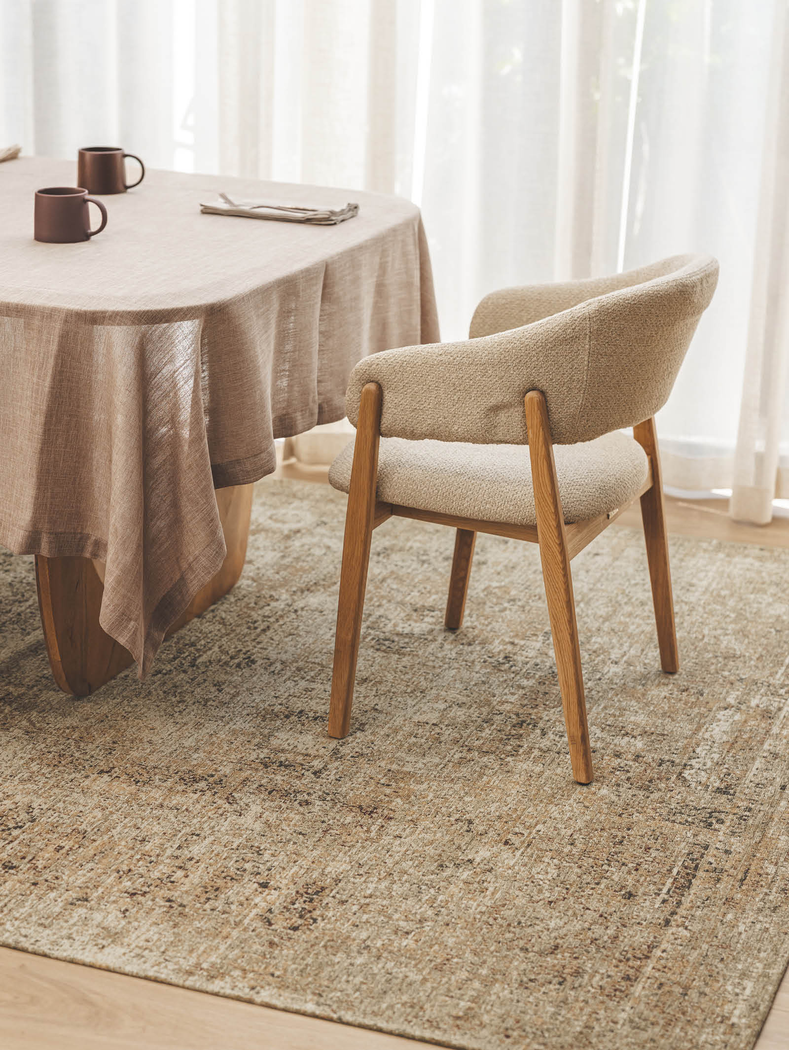 Chaise de salle à manger moderne en chêne massif