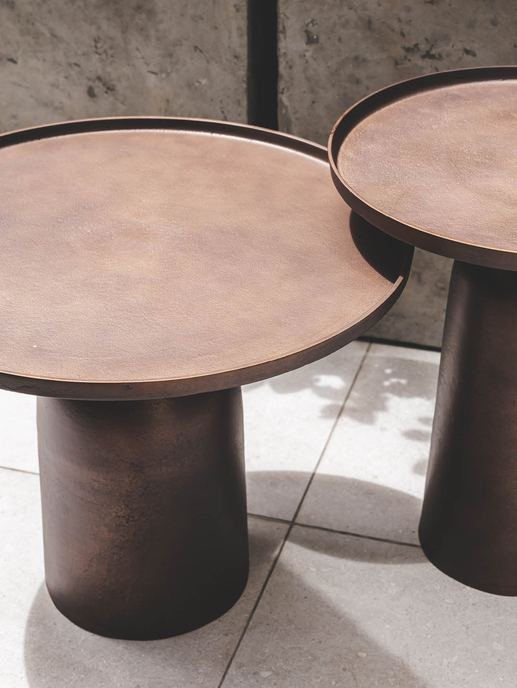 Table d'appoint contemporaine en aluminium pour patio