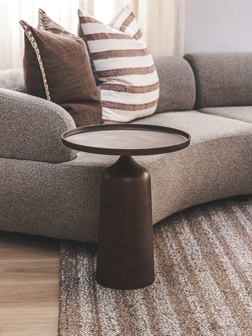 Table d'appoint contemporaine en aluminium pour patio