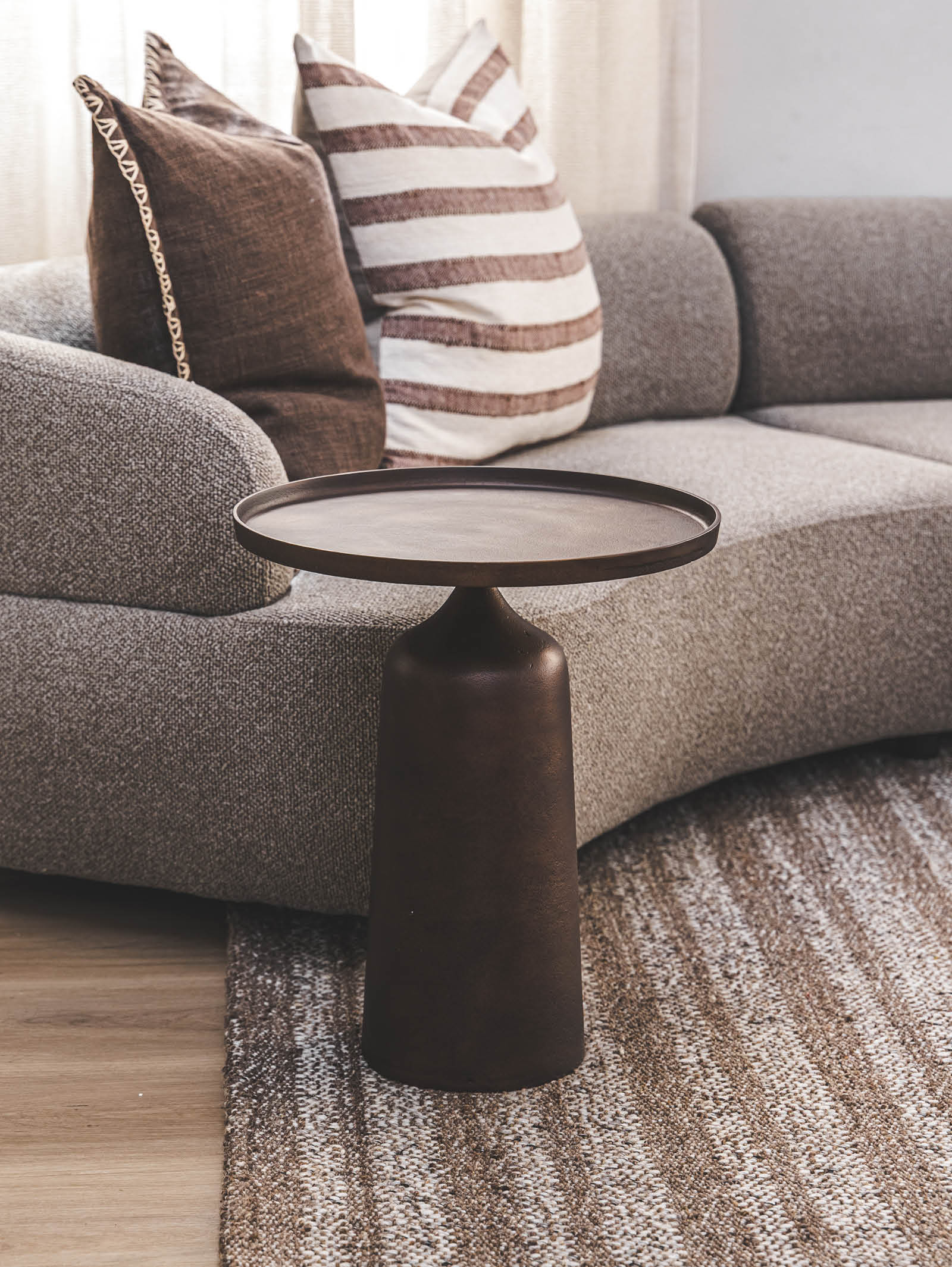 Table d'appoint contemporaine en aluminium pour patio