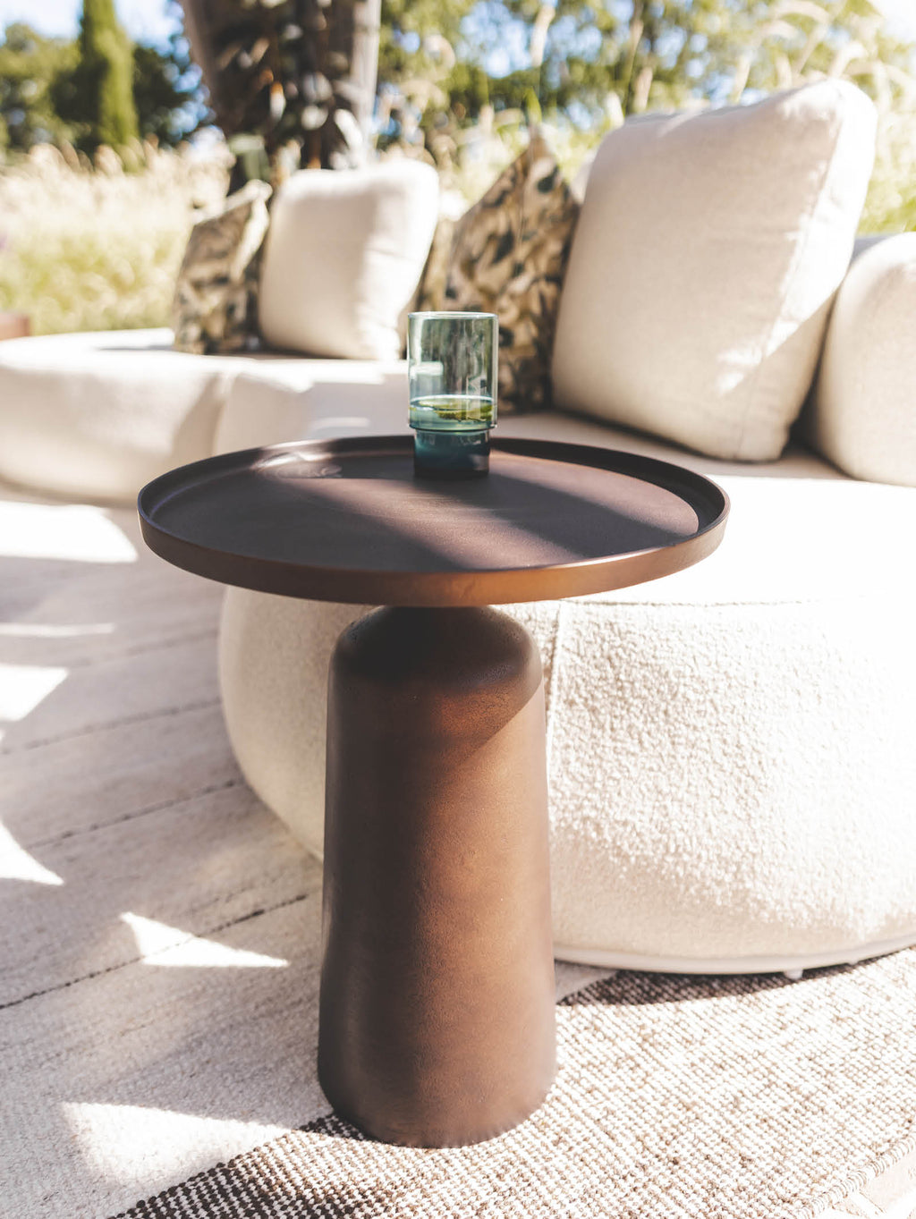 Table d'appoint contemporaine en aluminium pour patio