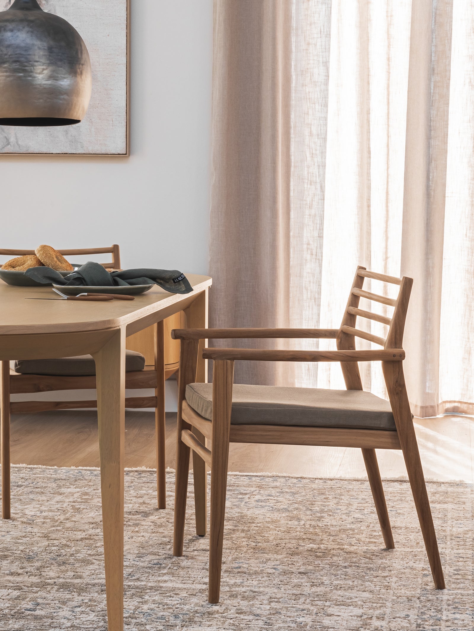 Chaise de salle à manger en teck empilable pour patio
