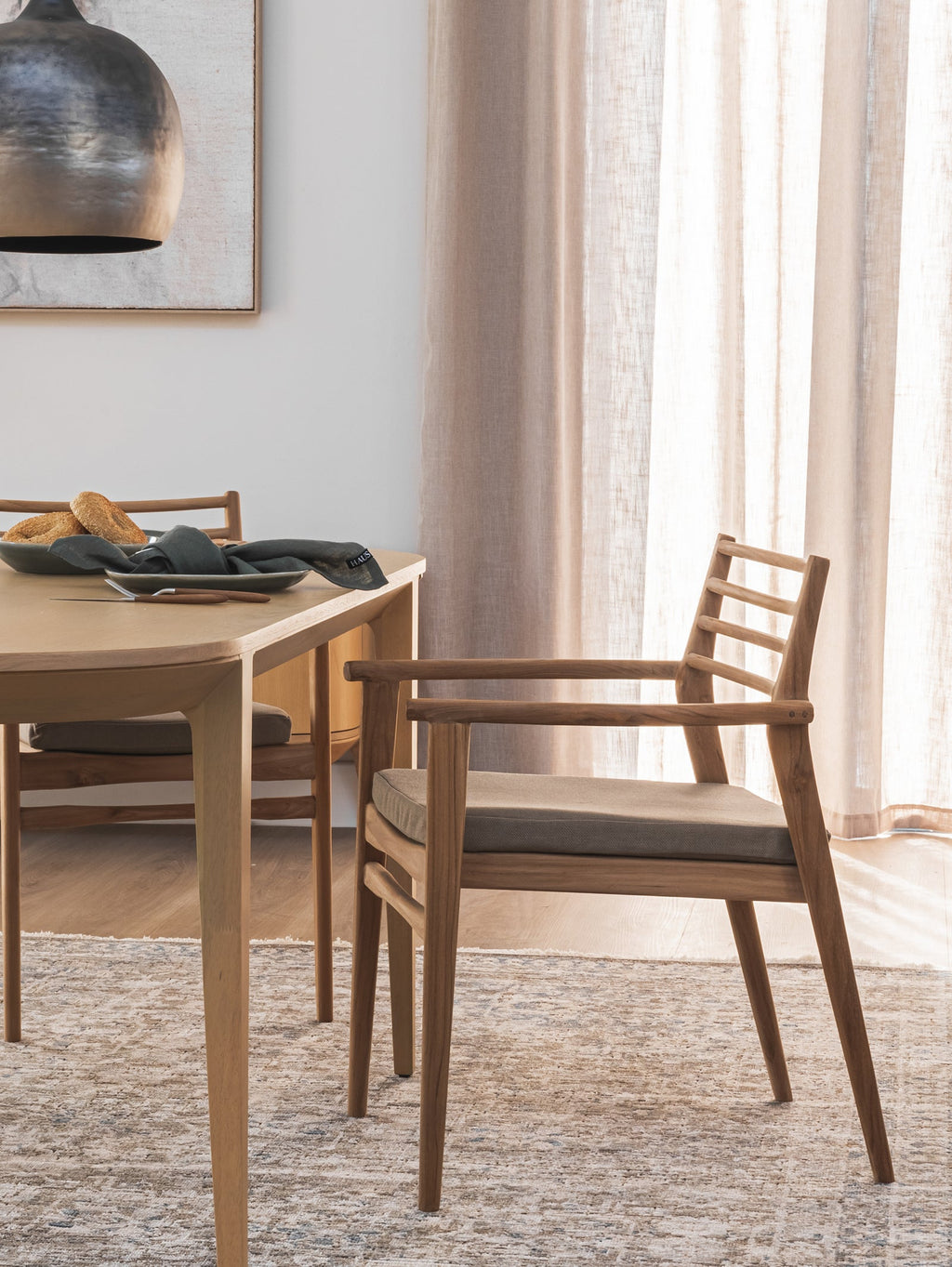 Chaise de salle à manger en teck empilable pour terrasse
