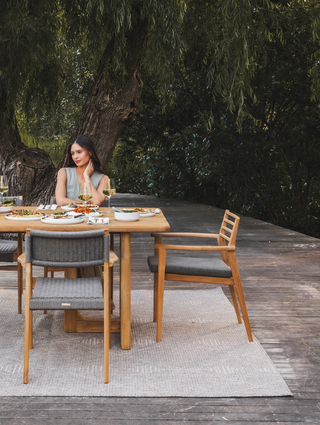 Chaise de salle à manger en teck empilable pour terrasse