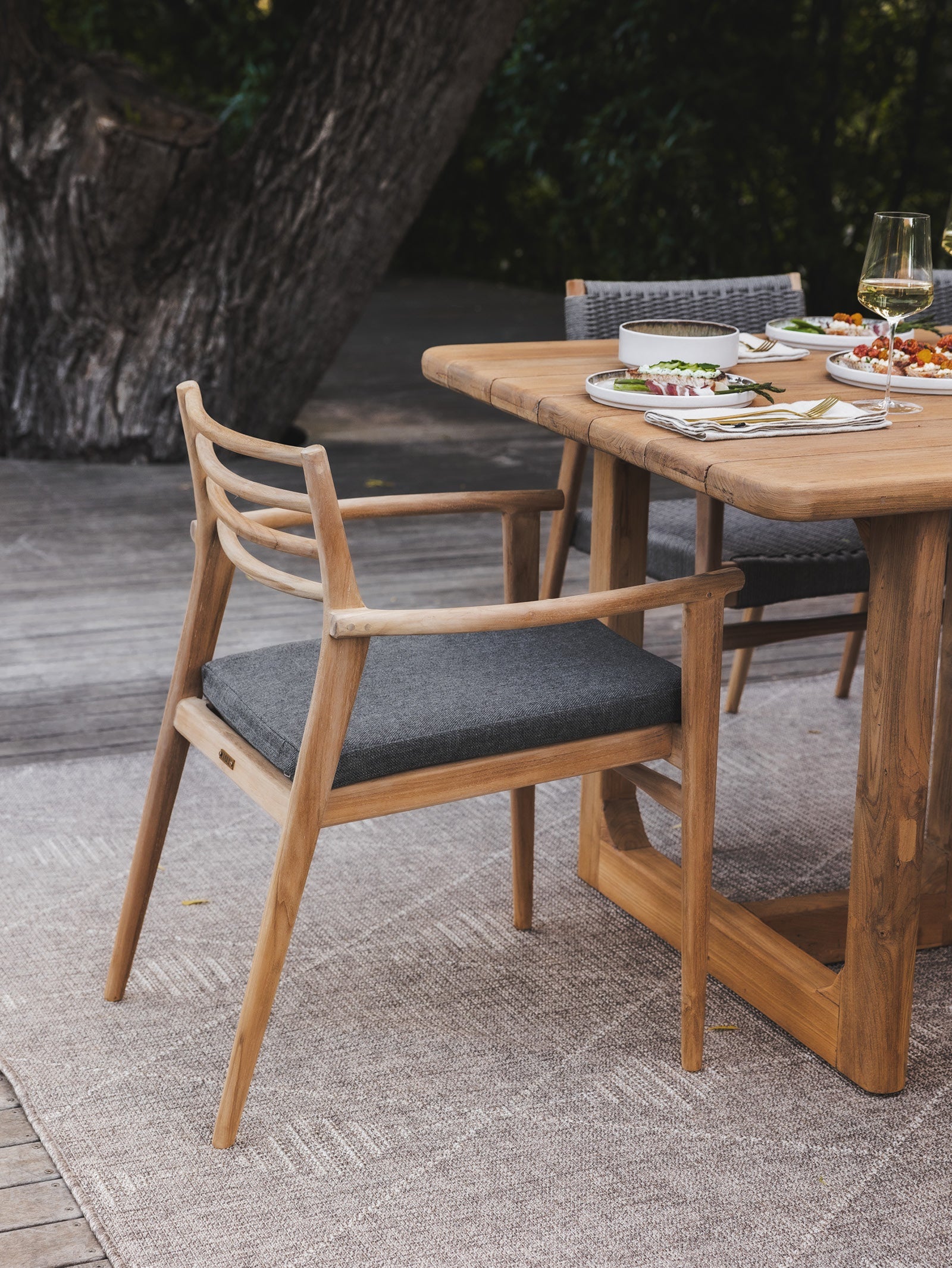 Chaise de salle à manger en teck empilable pour terrasse