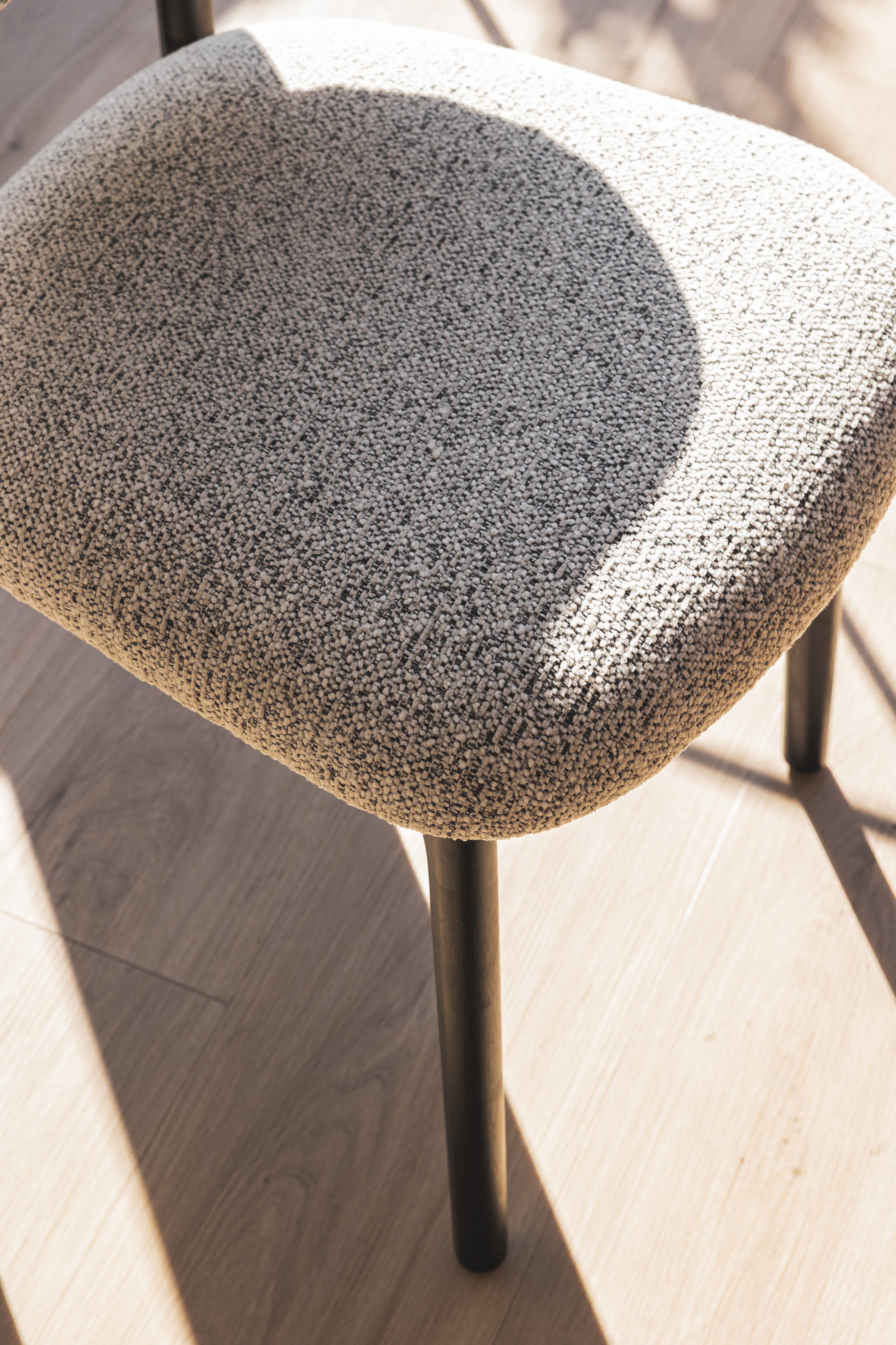 Chaise de salle à manger moderne en chêne massif