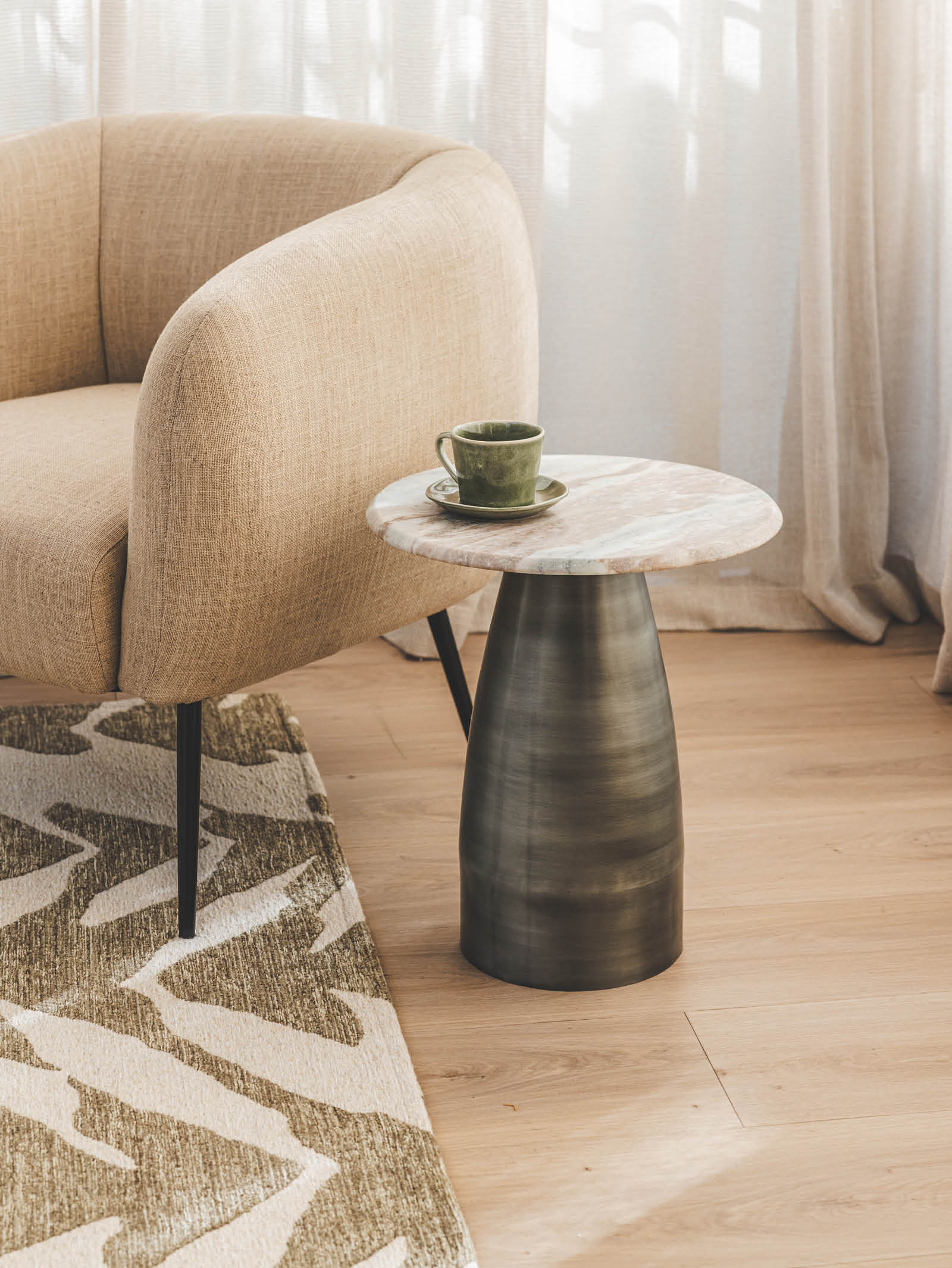 Table d'appoint contemporaine en marbre pour salon