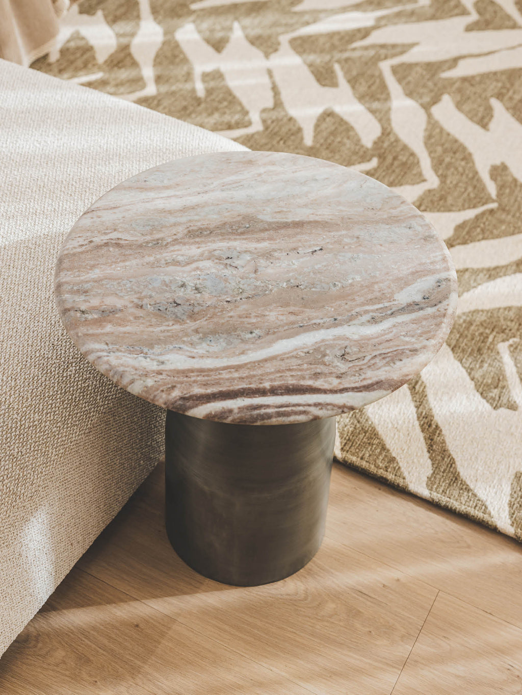 Table d'appoint contemporaine en marbre pour salon