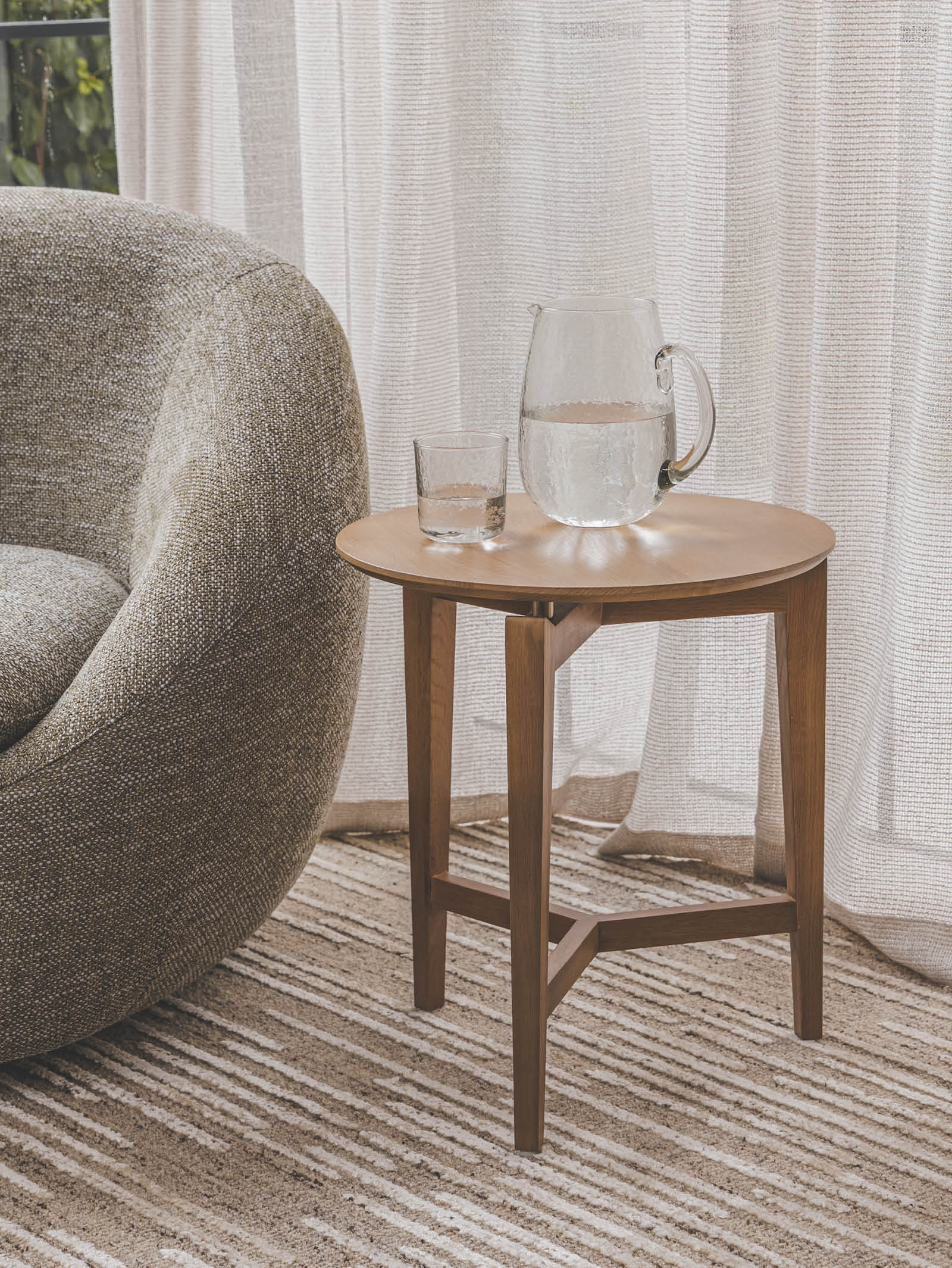 Table d'appoint moderne en chêne massif pour salon