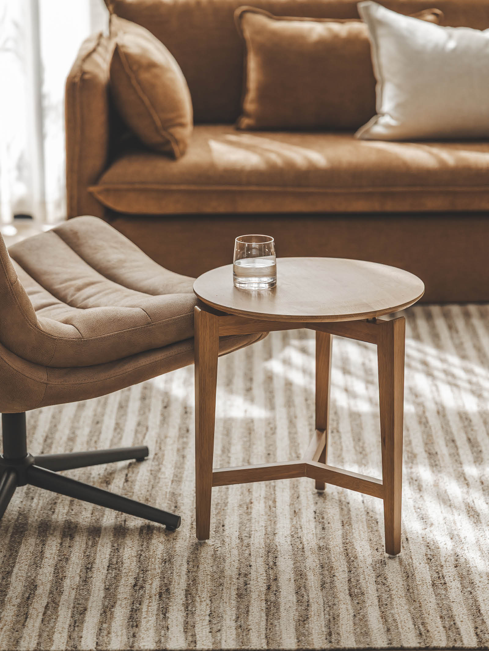 Table d'appoint moderne en chêne massif pour salon
