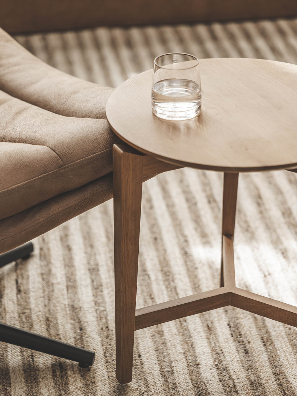 Table d'appoint moderne en chêne massif pour salon