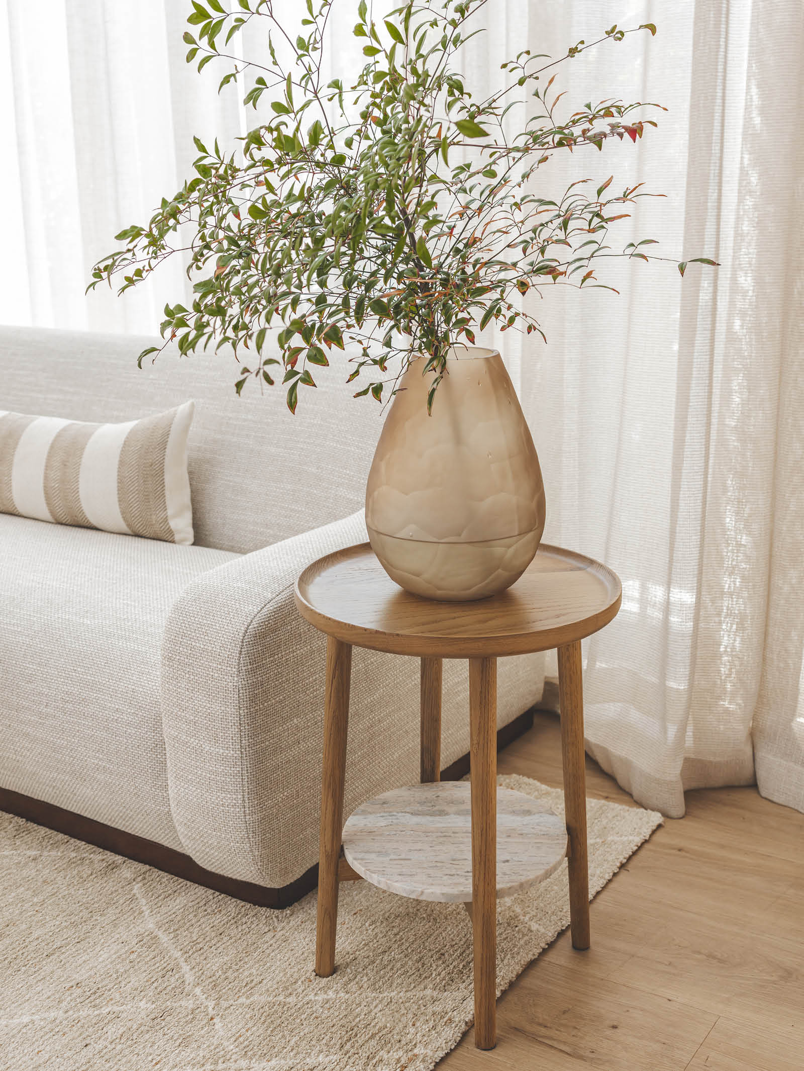 Table basse moderne en chêne massif pour salon