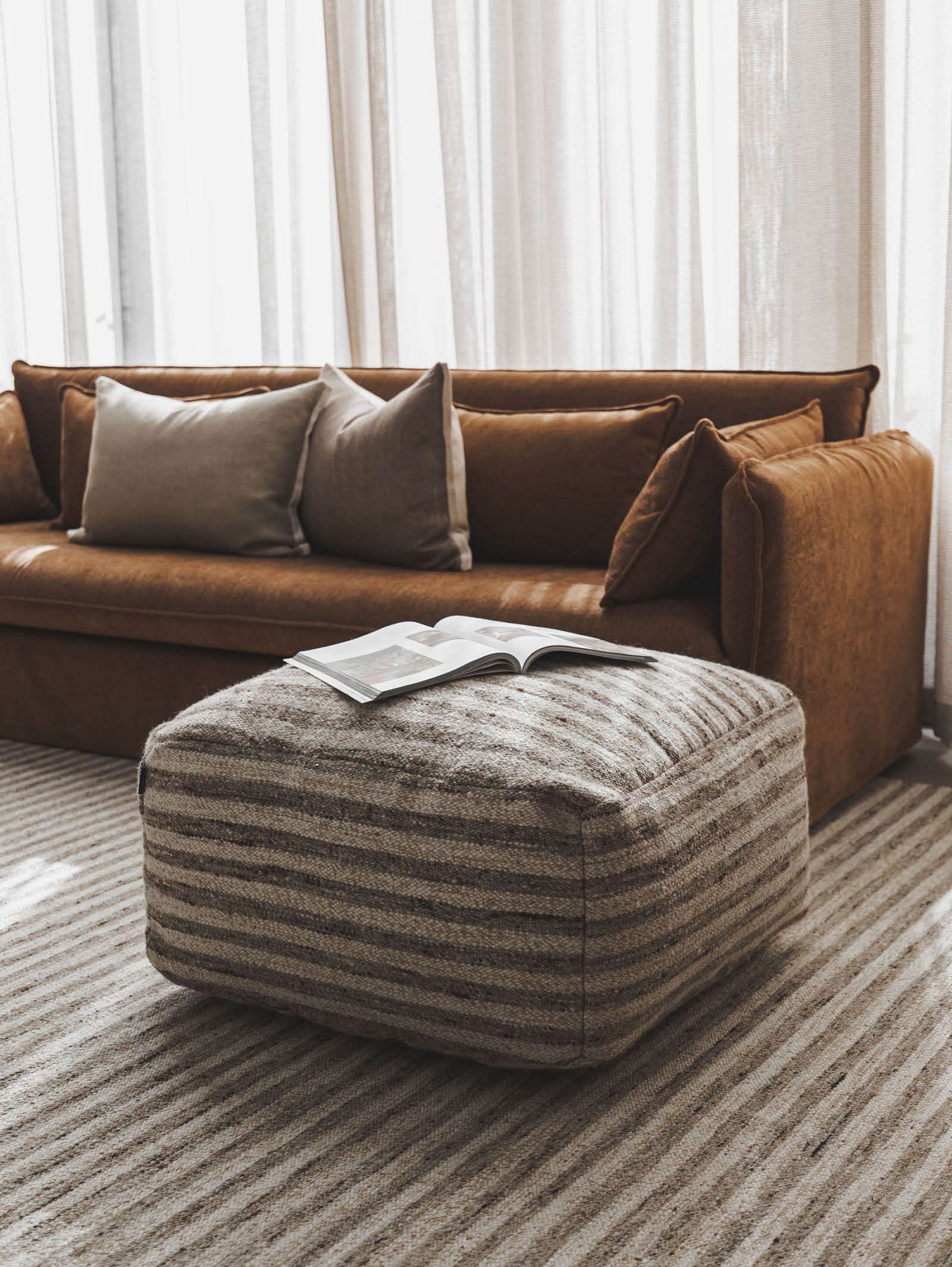 Ottoman classique en tissu pour salon