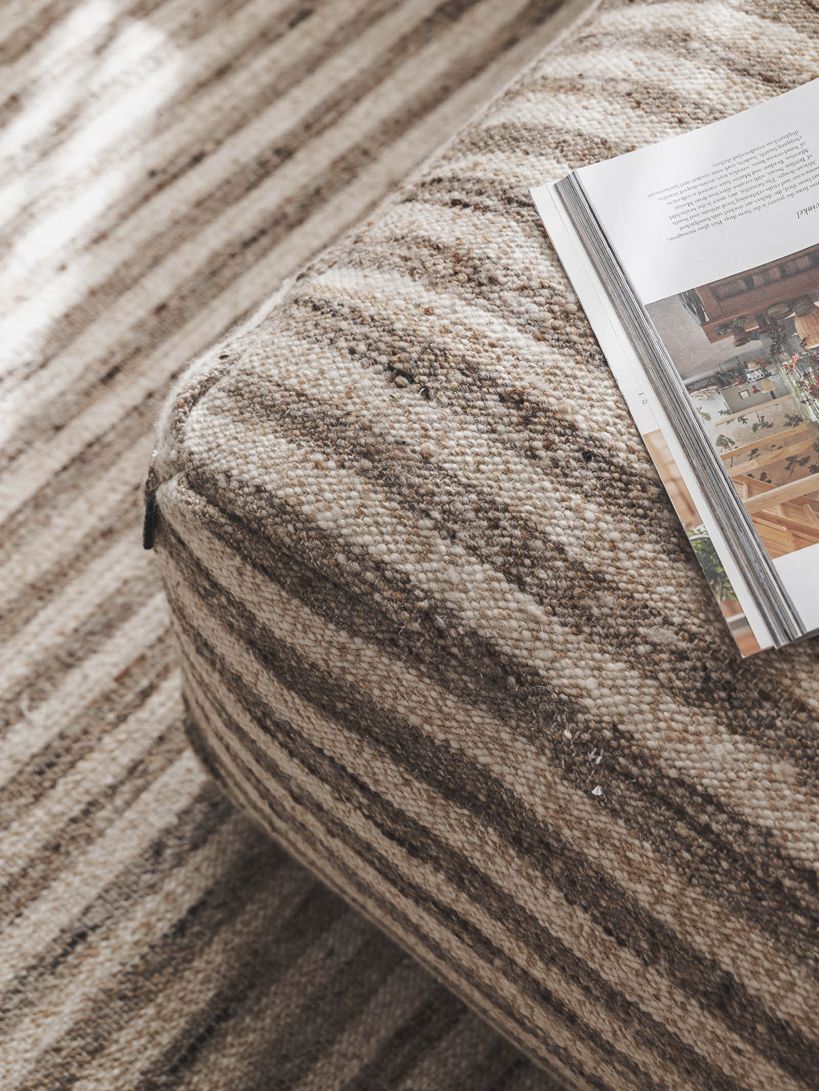 Pouf de salon en tissu classique