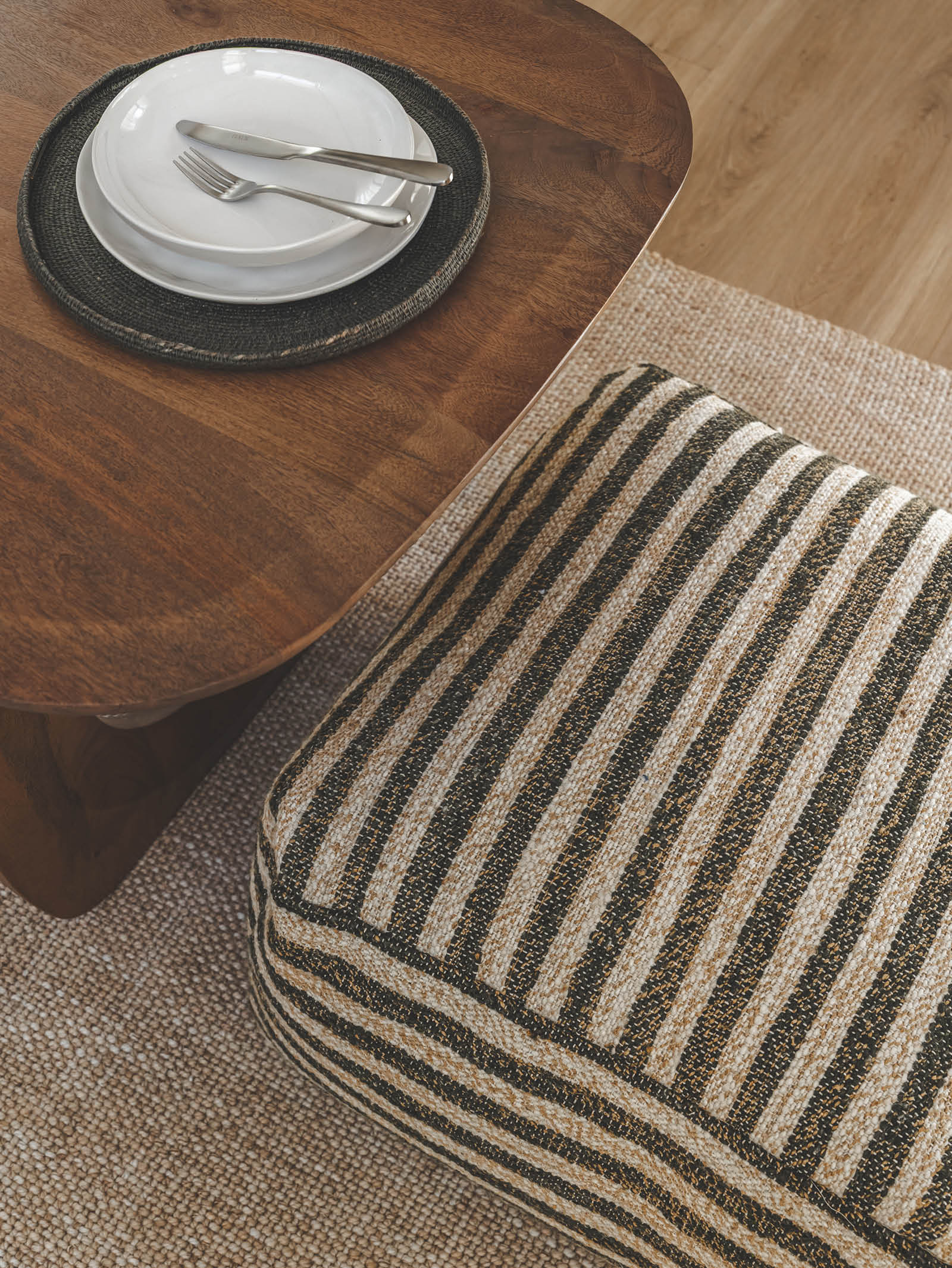 Pouf de salon en tissu classique