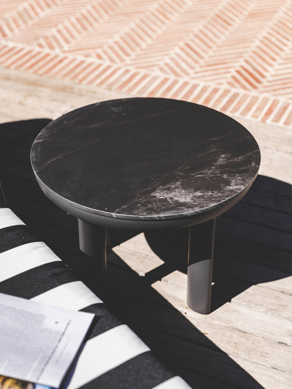 Table de jardin moderne en aluminium