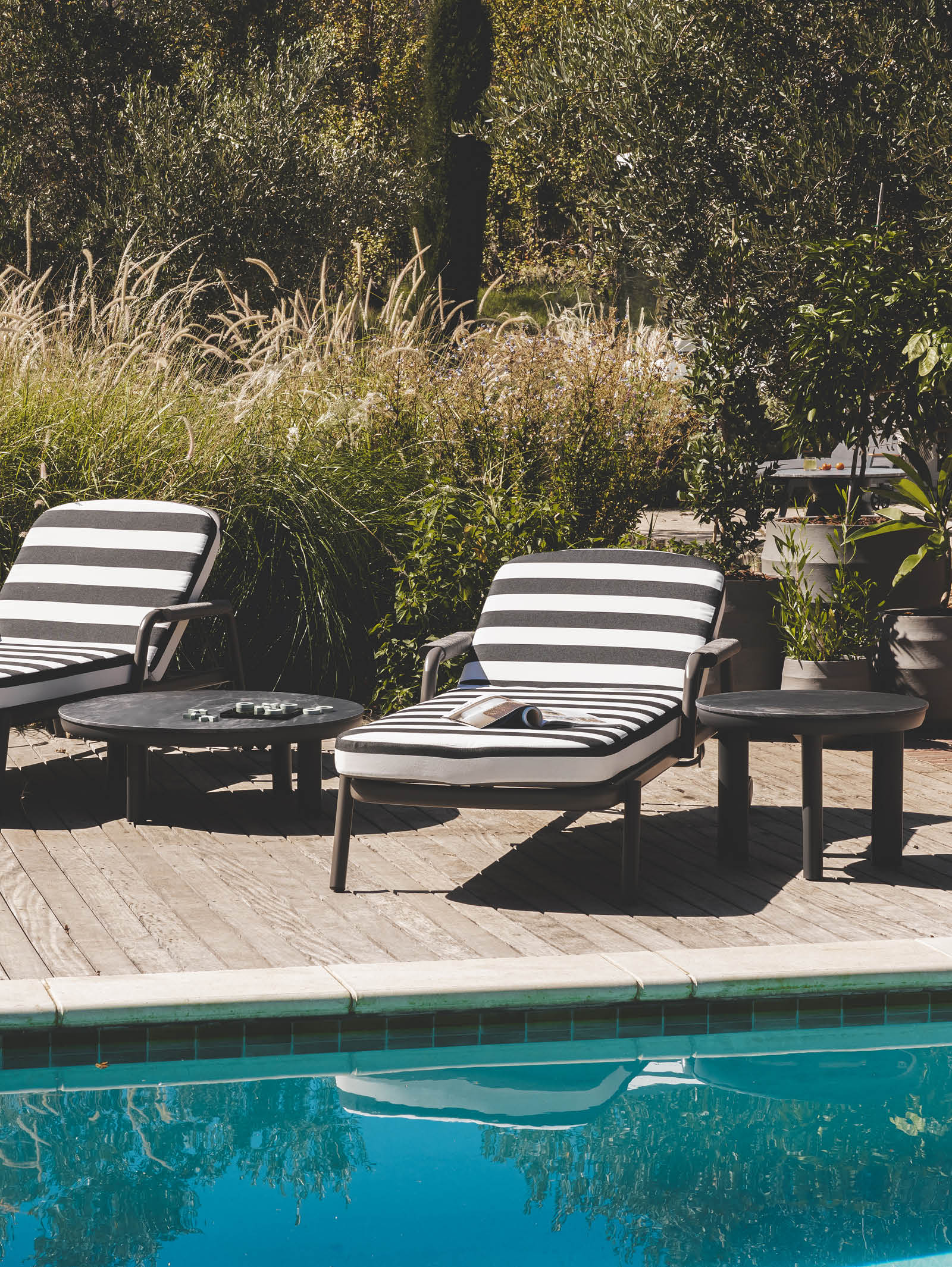 Table de jardin moderne en aluminium