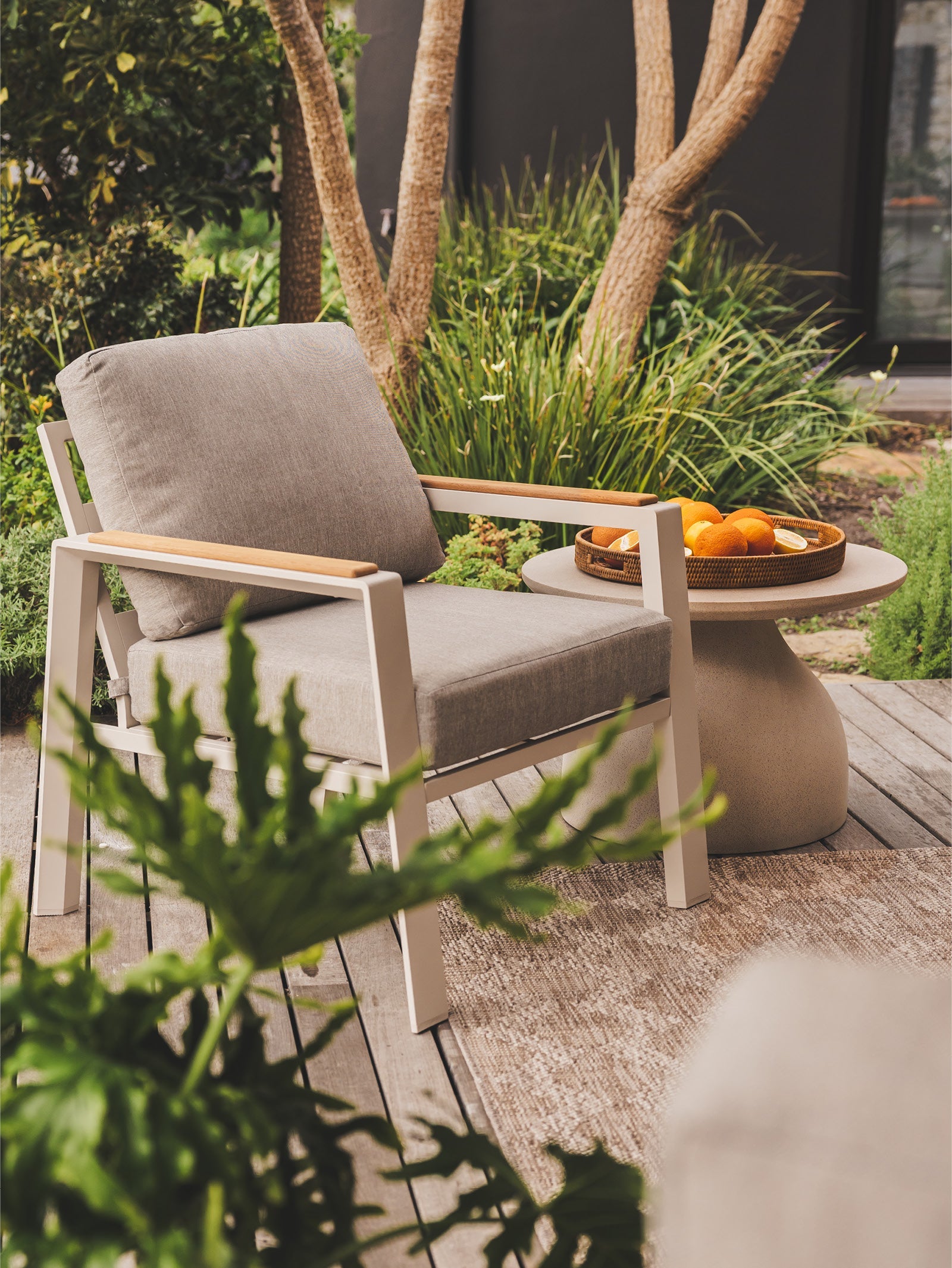 Table de terrasse contemporaine