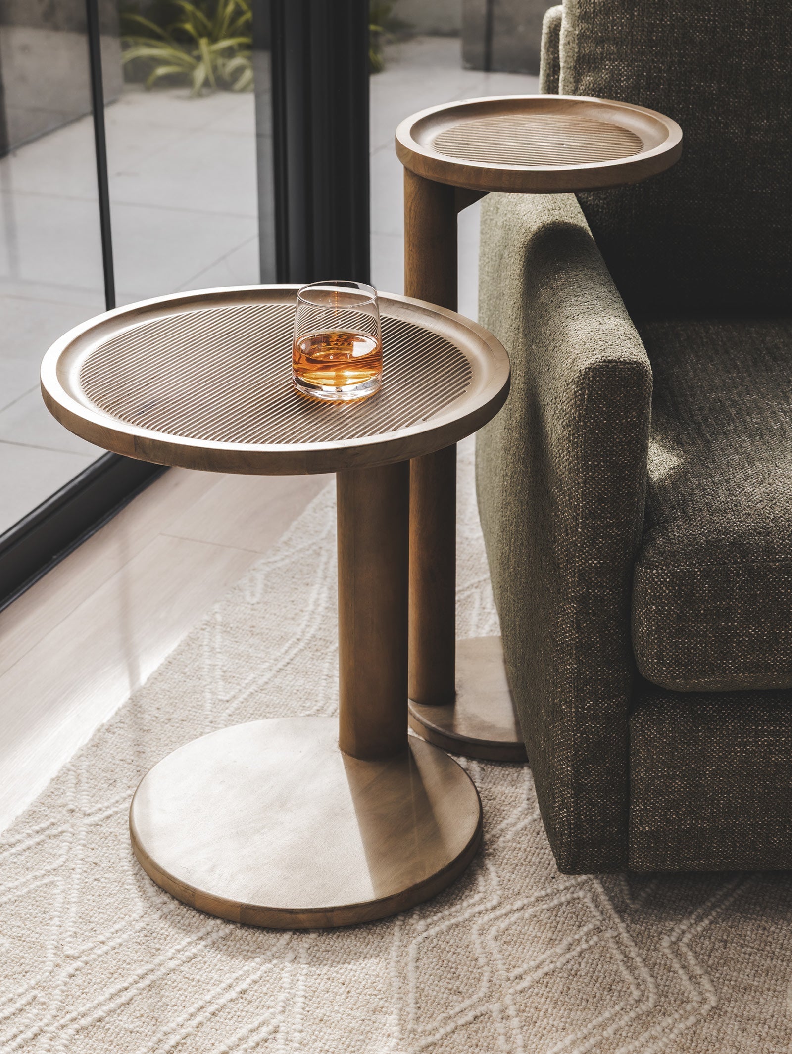 Table basse classique en bois pour le salon
