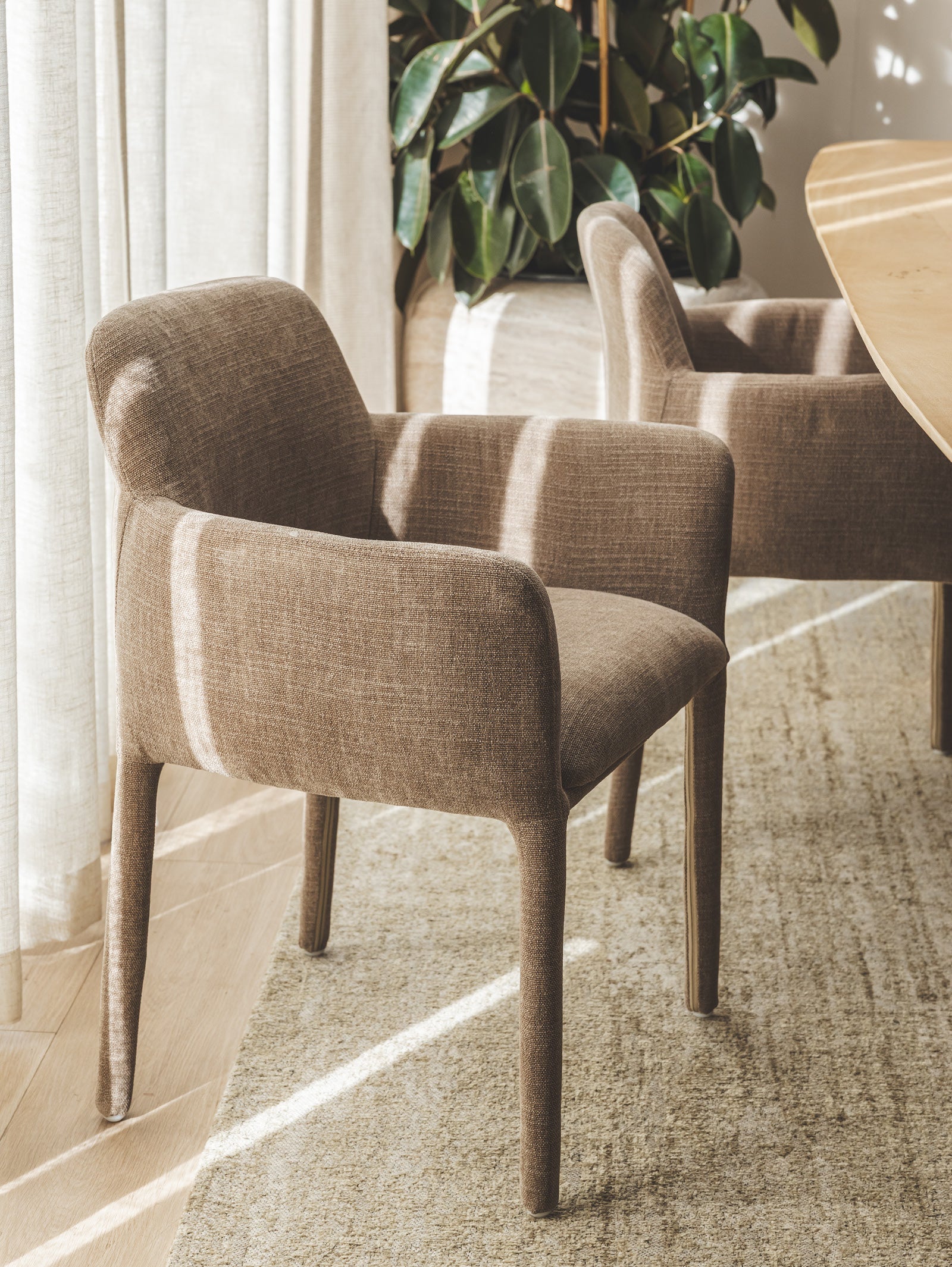 Chaise de salle à manger moderne en tissu