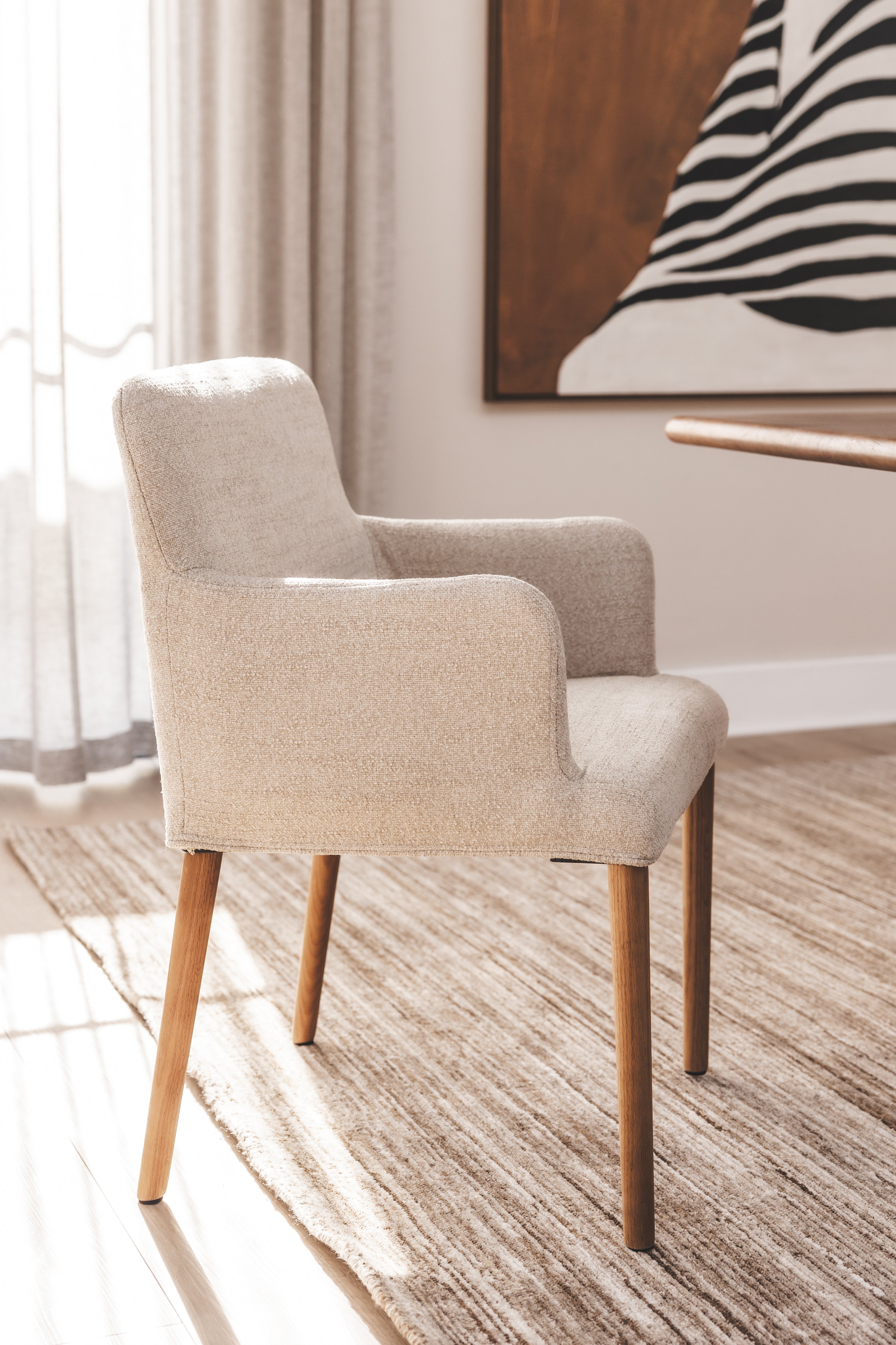 Chaise de salle à manger moderne en chêne massif