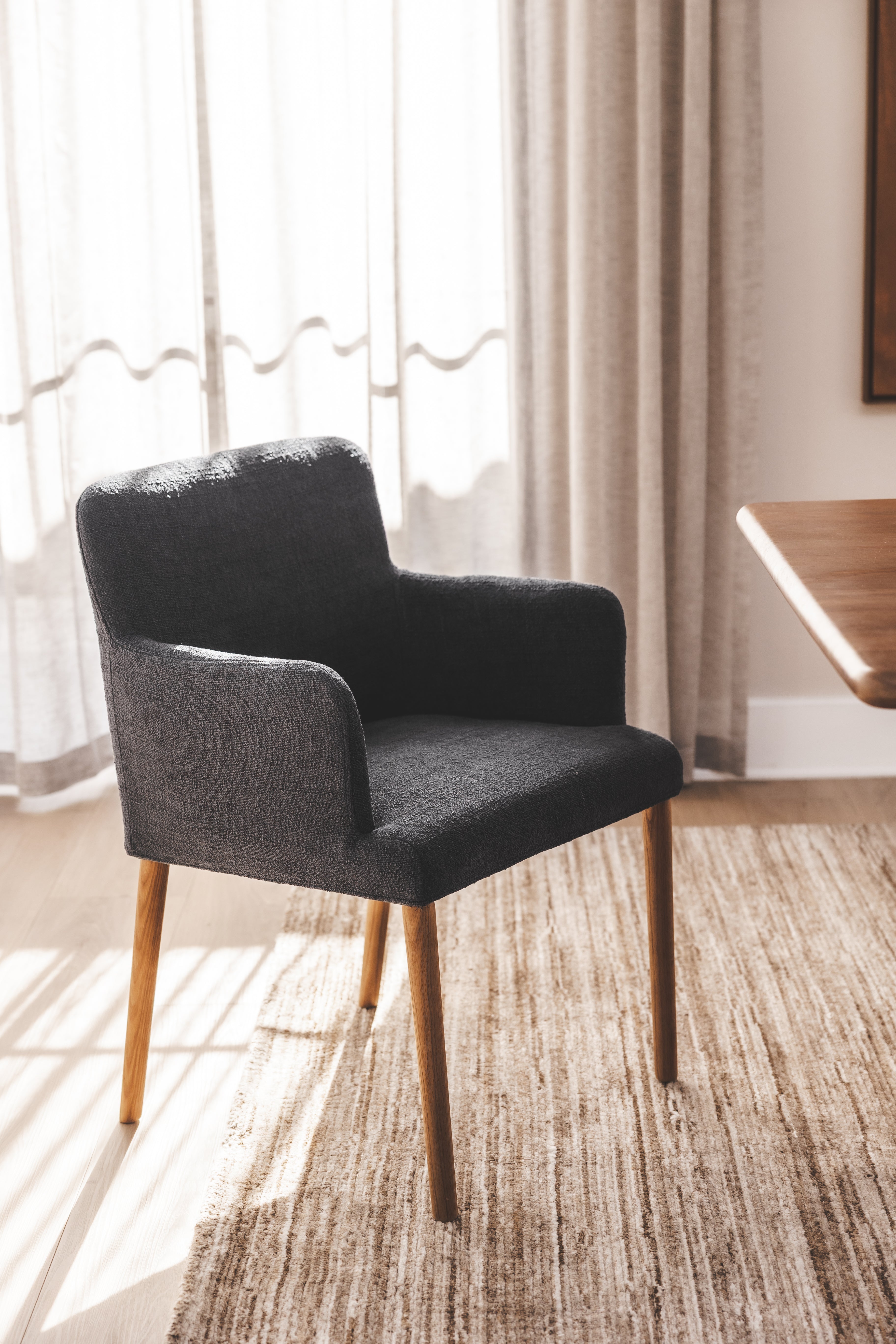 Chaise de salle à manger moderne en chêne massif