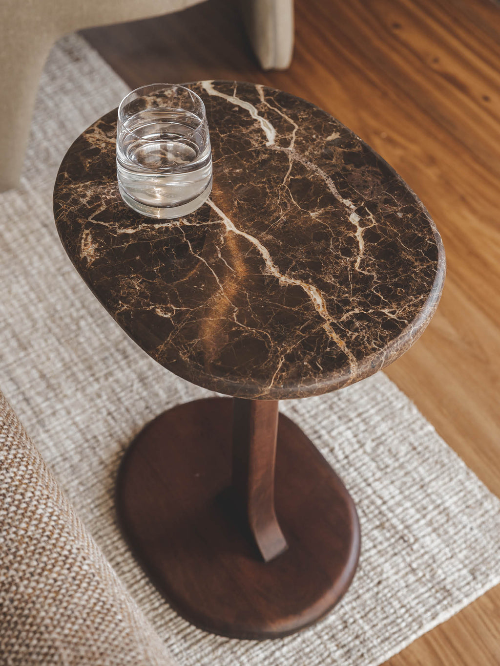 Fauteuil minimaliste en marbre pour salon