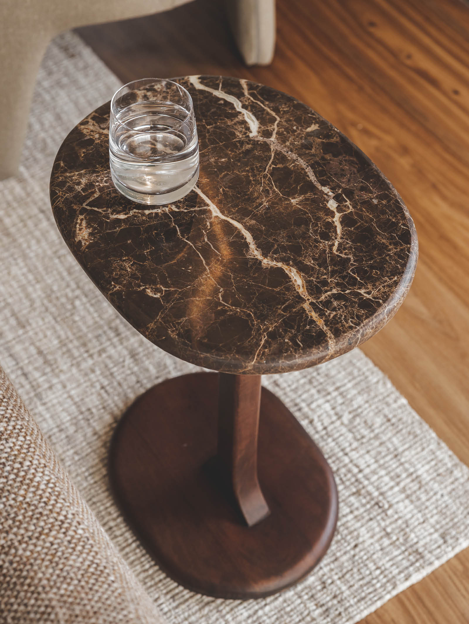 Fauteuil minimaliste en marbre pour salon