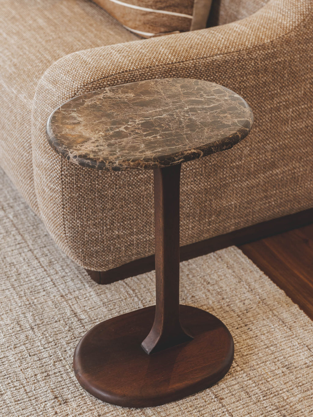 Fauteuil minimaliste en marbre pour salon