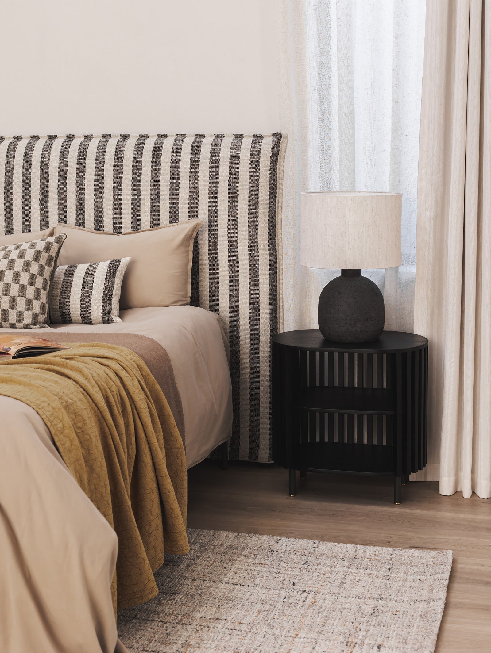 Table d'appoint en bois pour salon