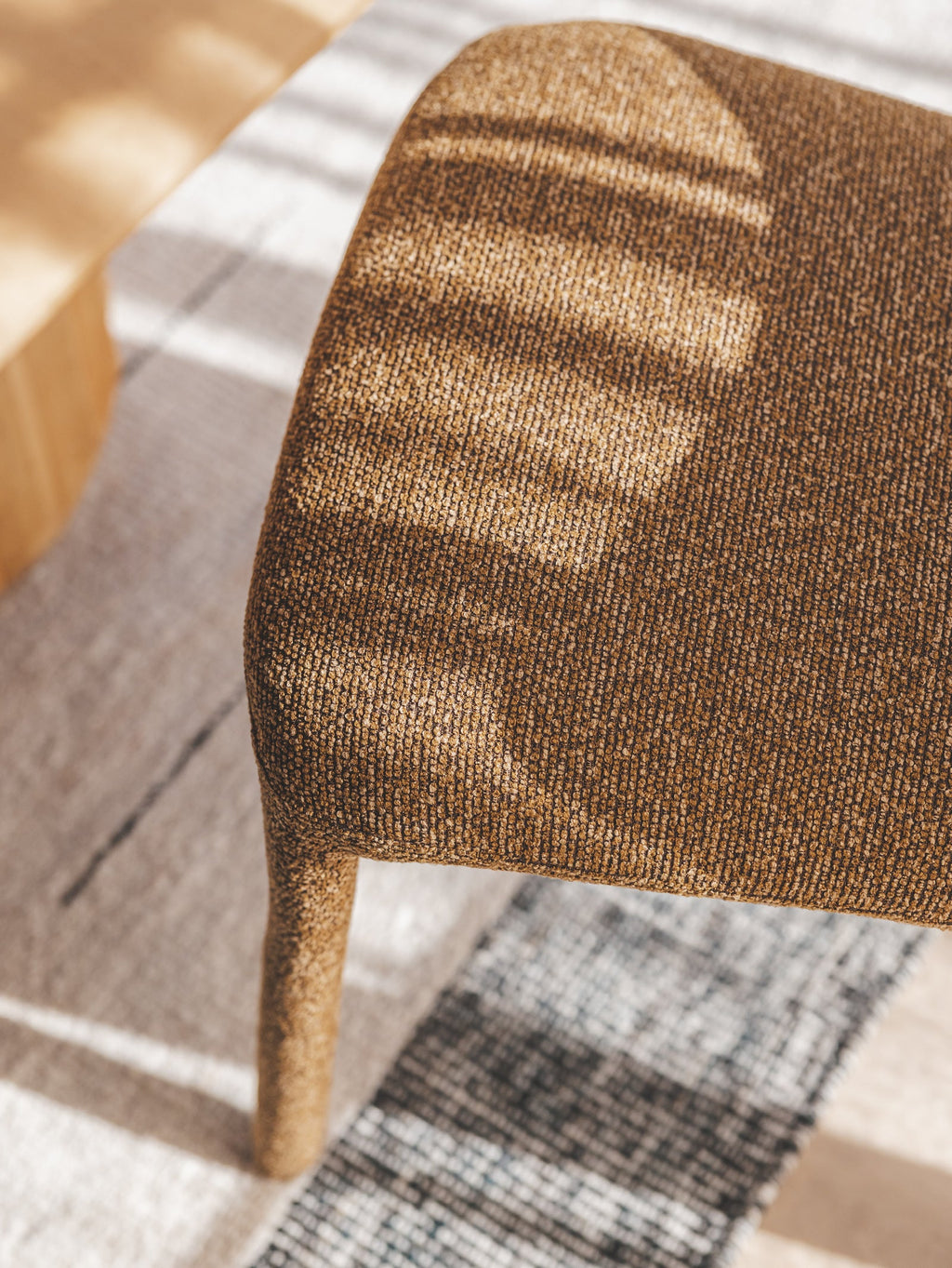 Chaise de salle à manger moderne en tissu