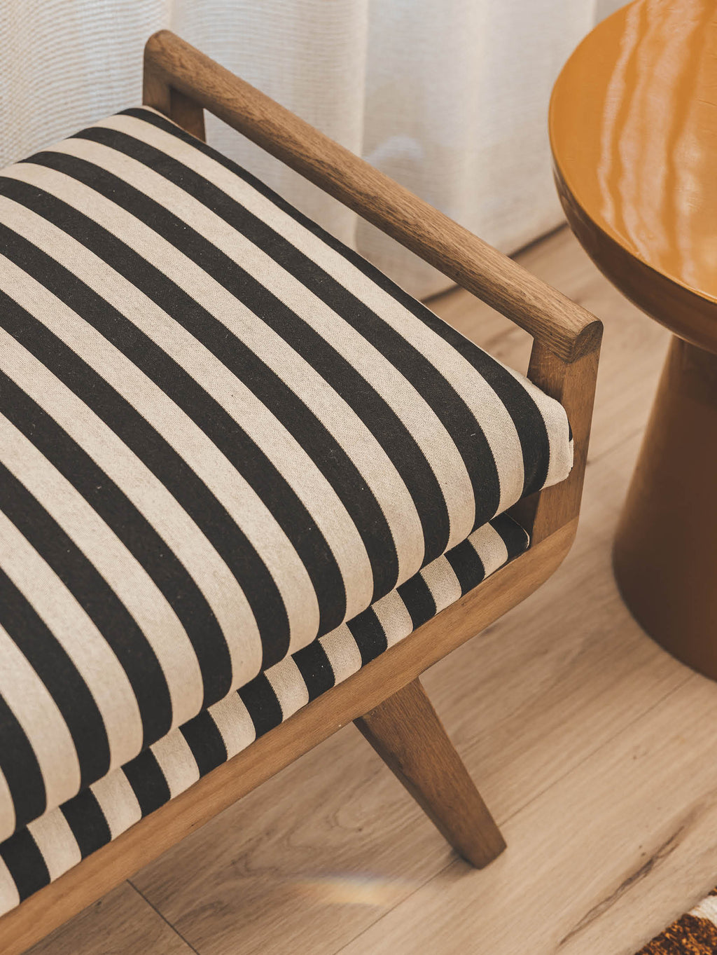 Banc contemporain en chêne massif