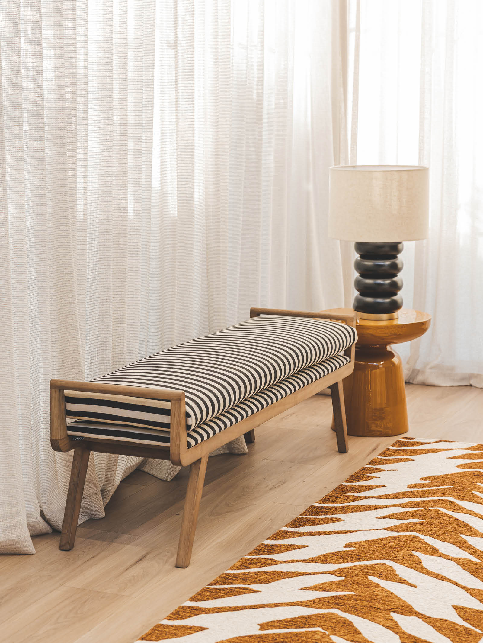 Banc contemporain en chêne massif