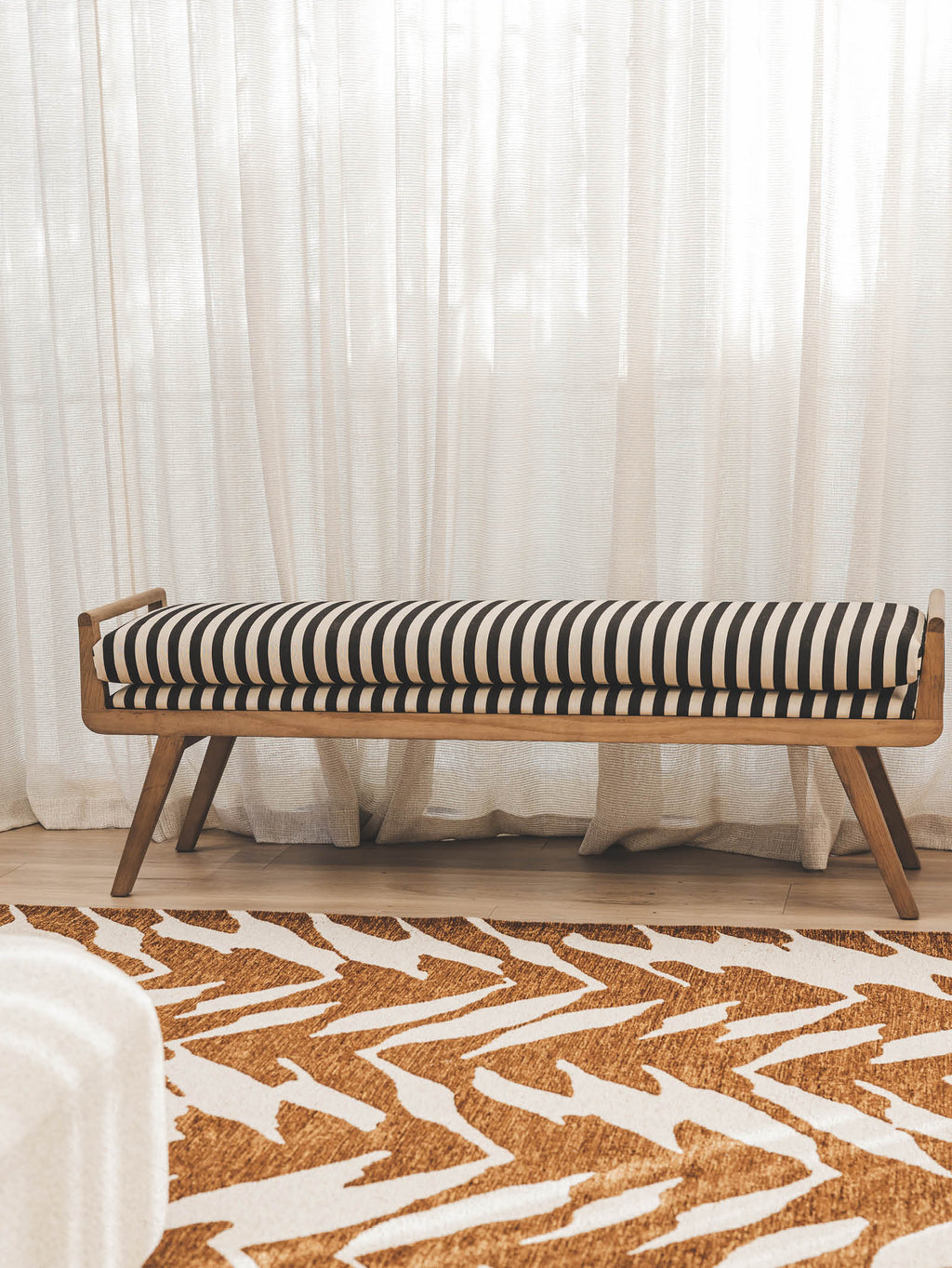 Banc contemporain en chêne massif